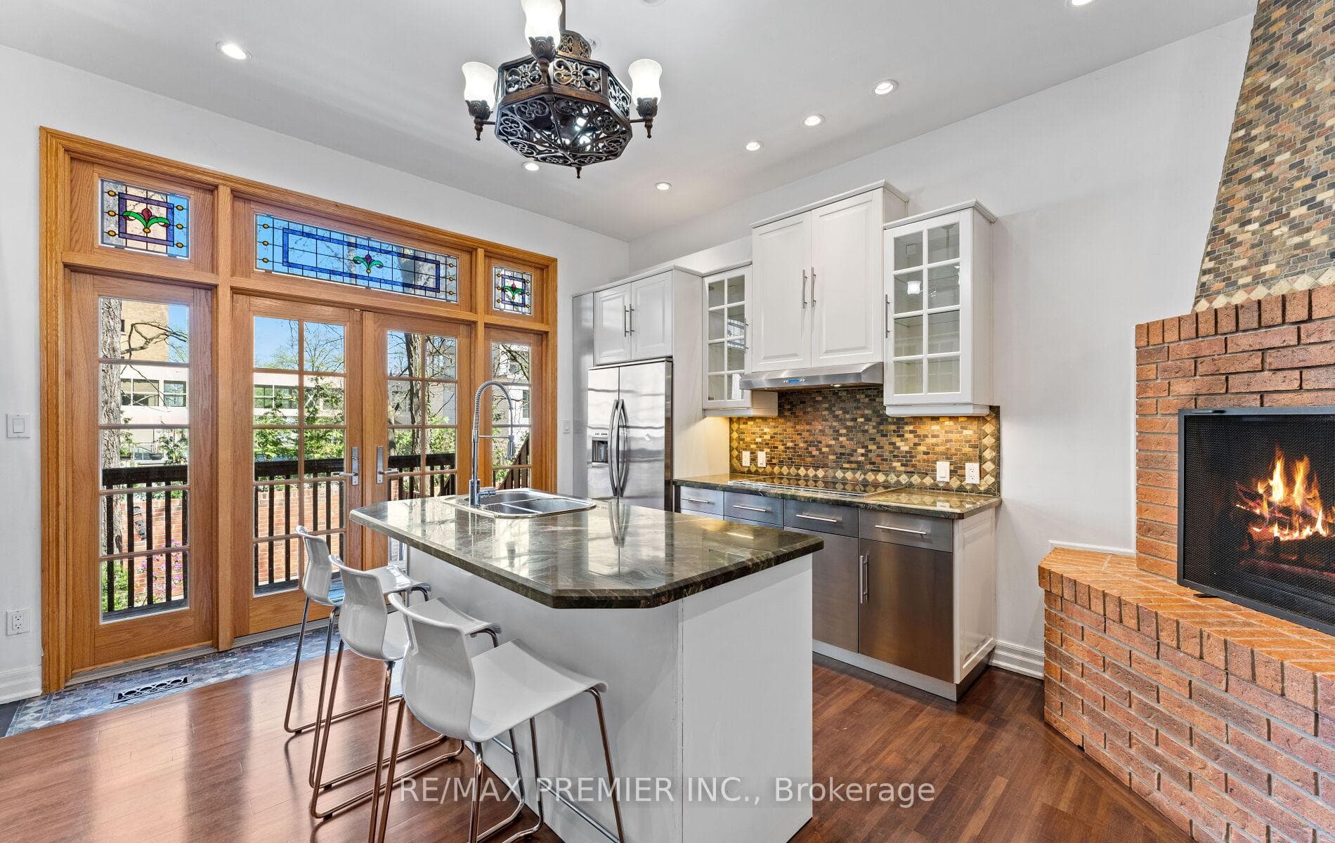 211 Mutual Street photo 10