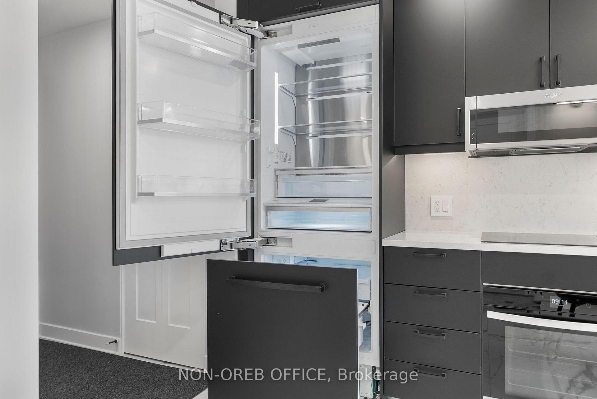 180 George Street Unit PH208 photo 11