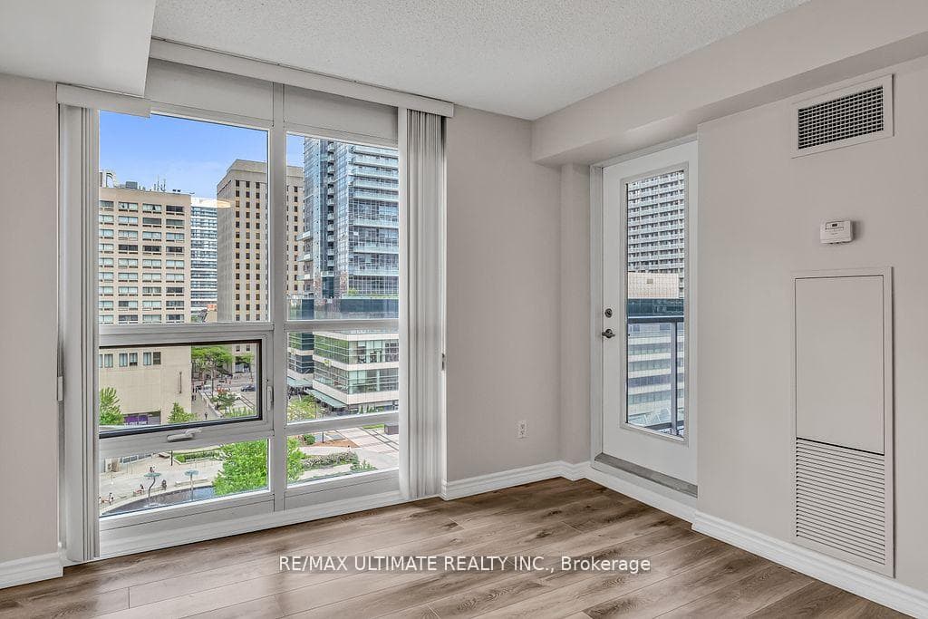 761 Bay Street Unit 704 photo 12