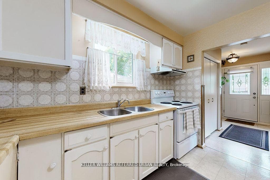 11 Midcroft Drive photo 12