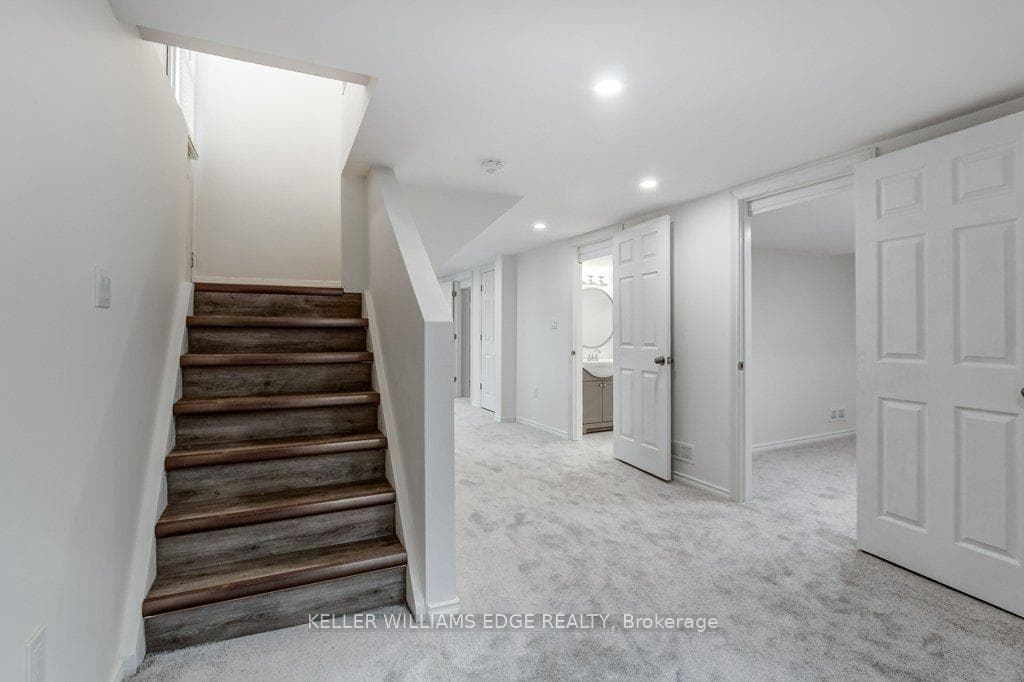 202 Erindale Avenue photo 24