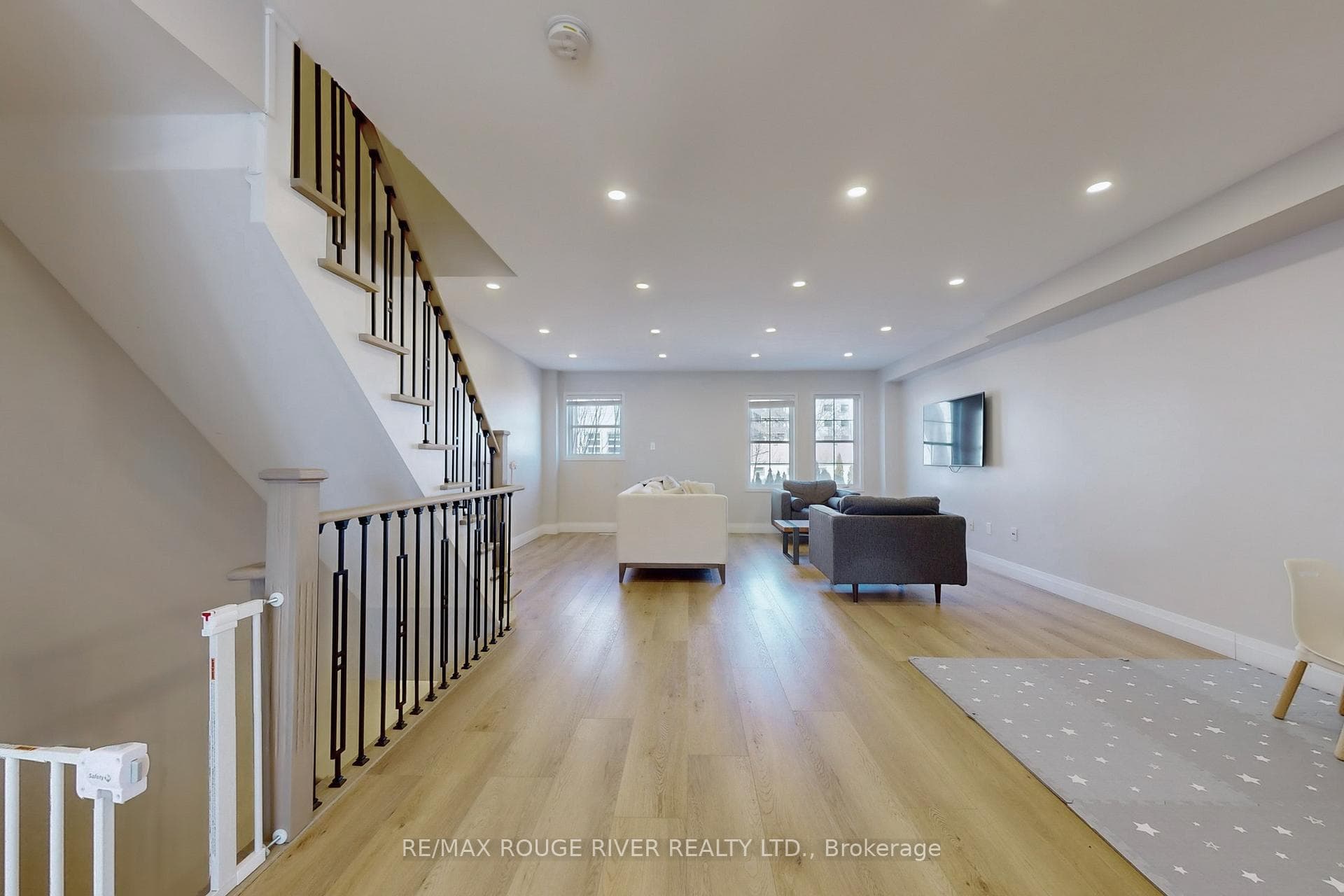65 Archibald Mews photo 10