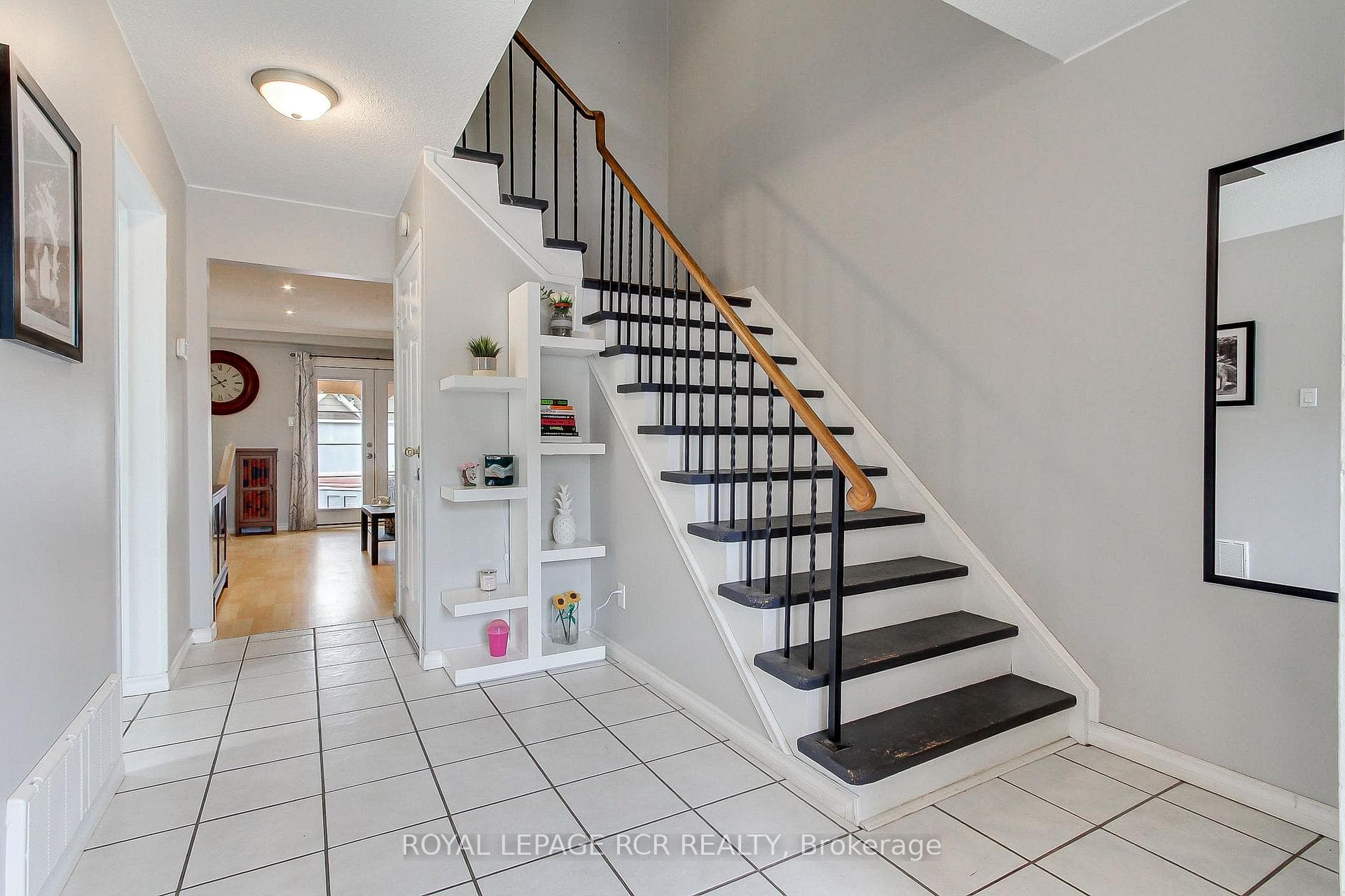 228 Collings Avenue photo 6