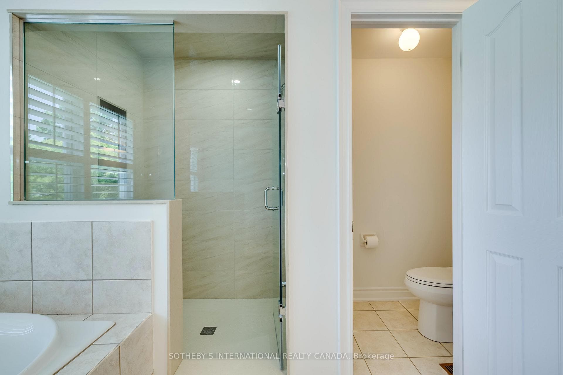 549 Renshaw Court photo 29