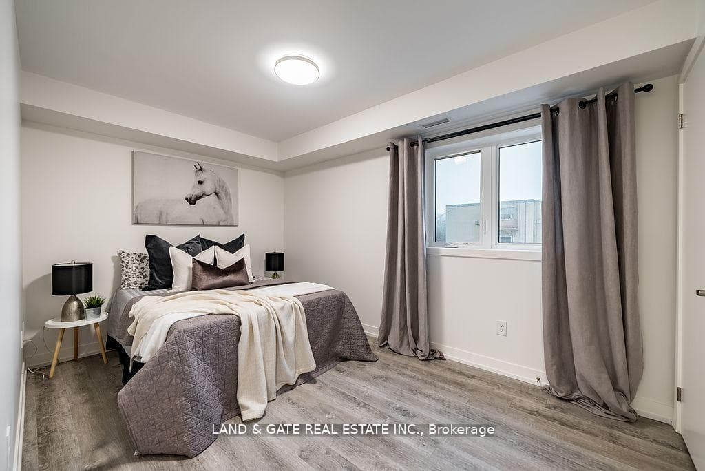 976 Simcoe Street Unit 201 photo 12