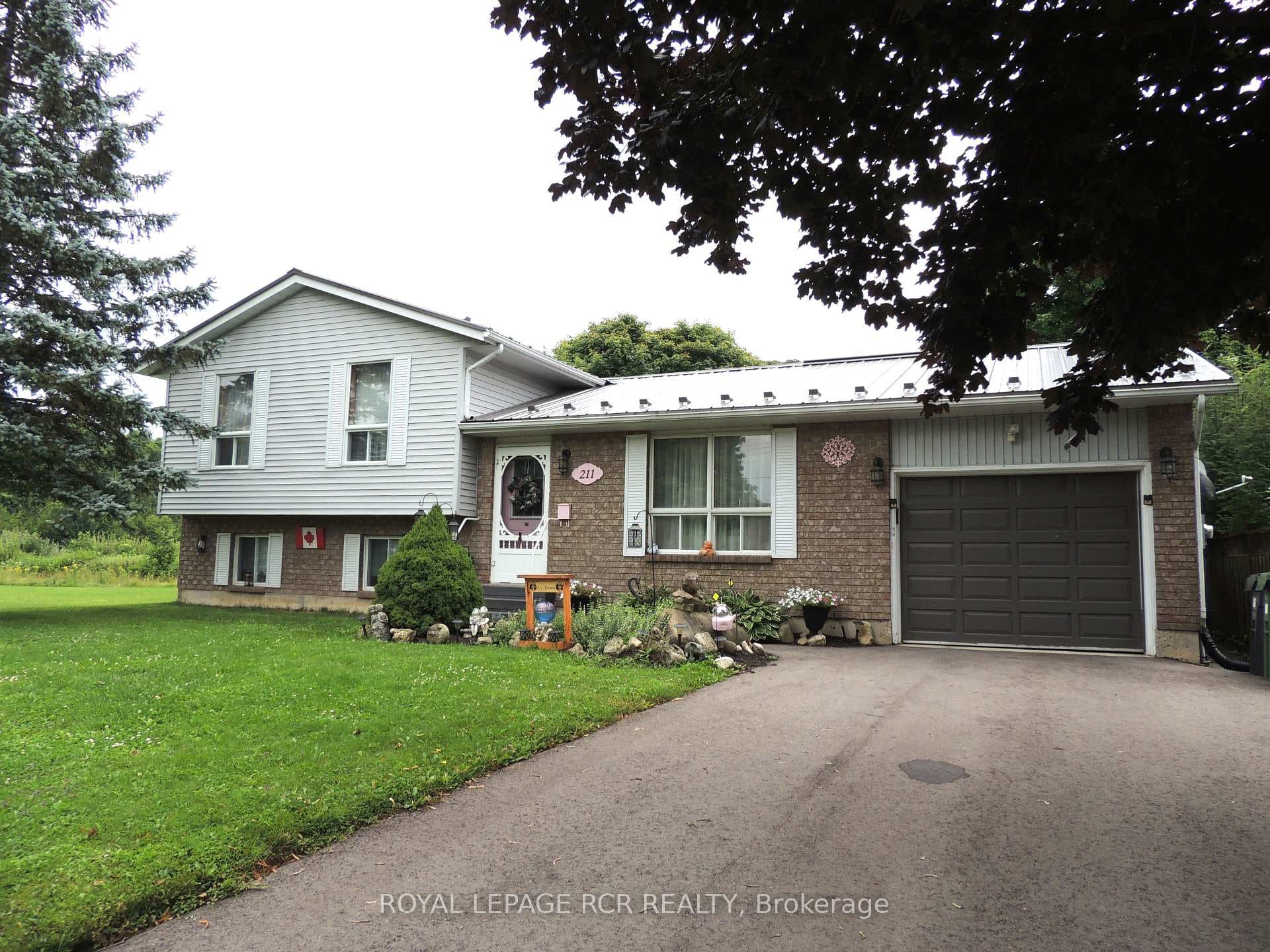 211 Toronto Street photo 1
