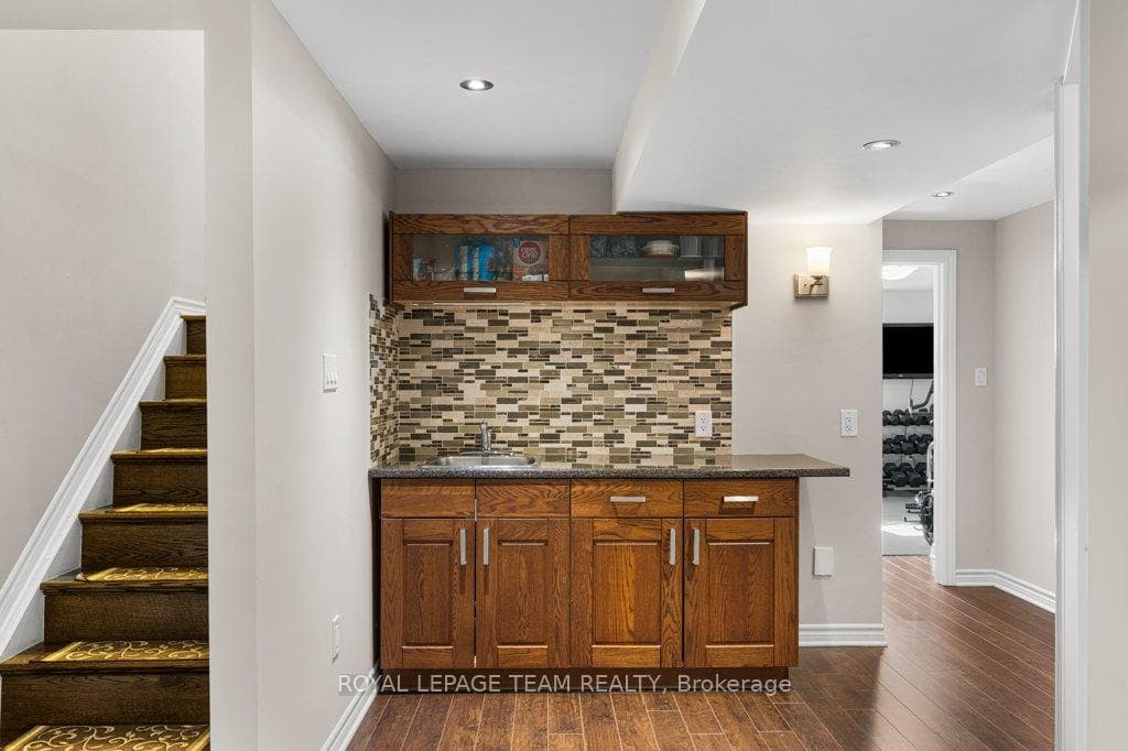 8 Thunderbird Crescent photo 40