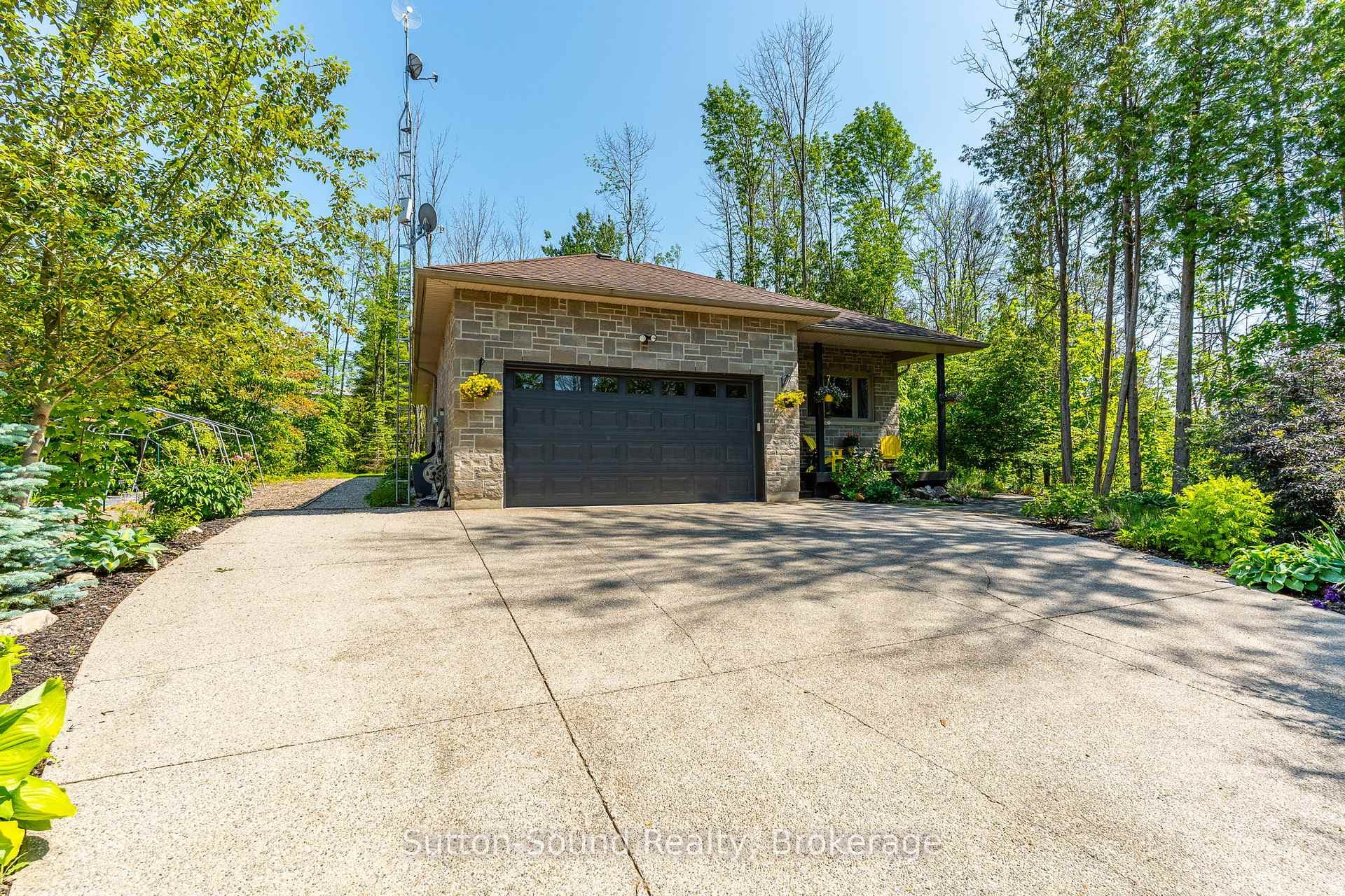 170 Lakeshore Road photo 3