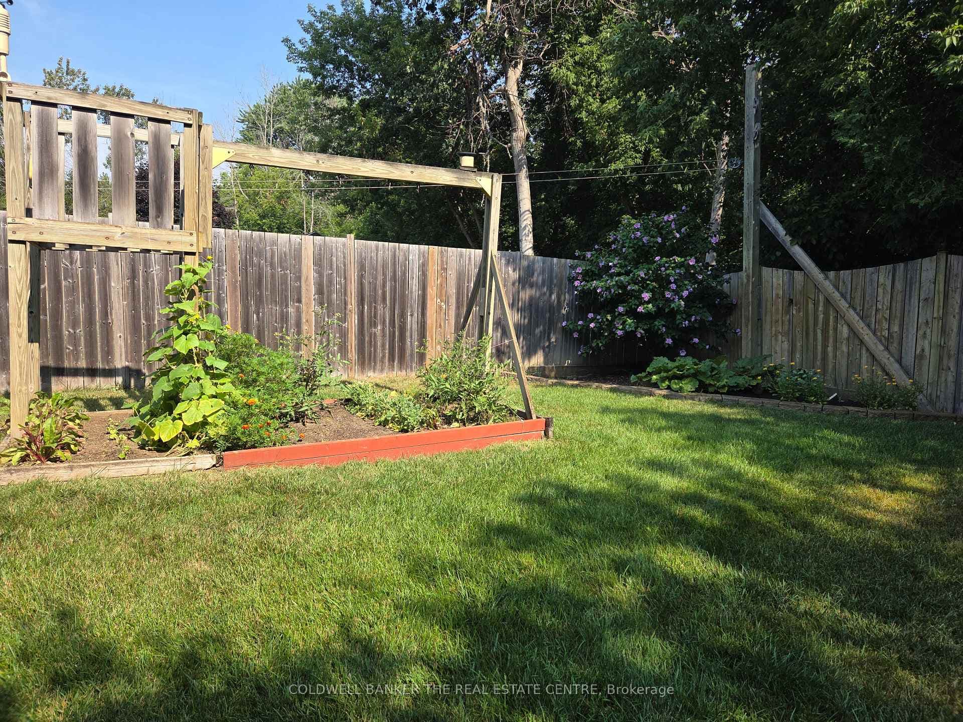 1087 Arnold Street photo 37
