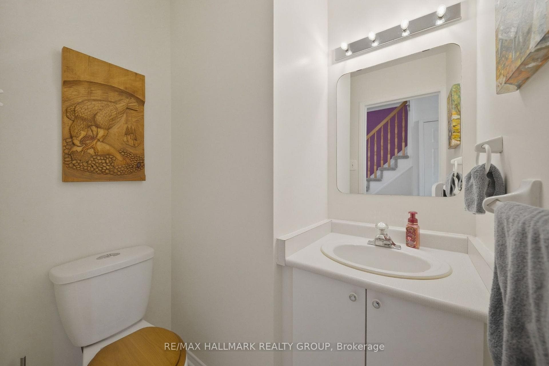 902 Paradise Crescent photo 6