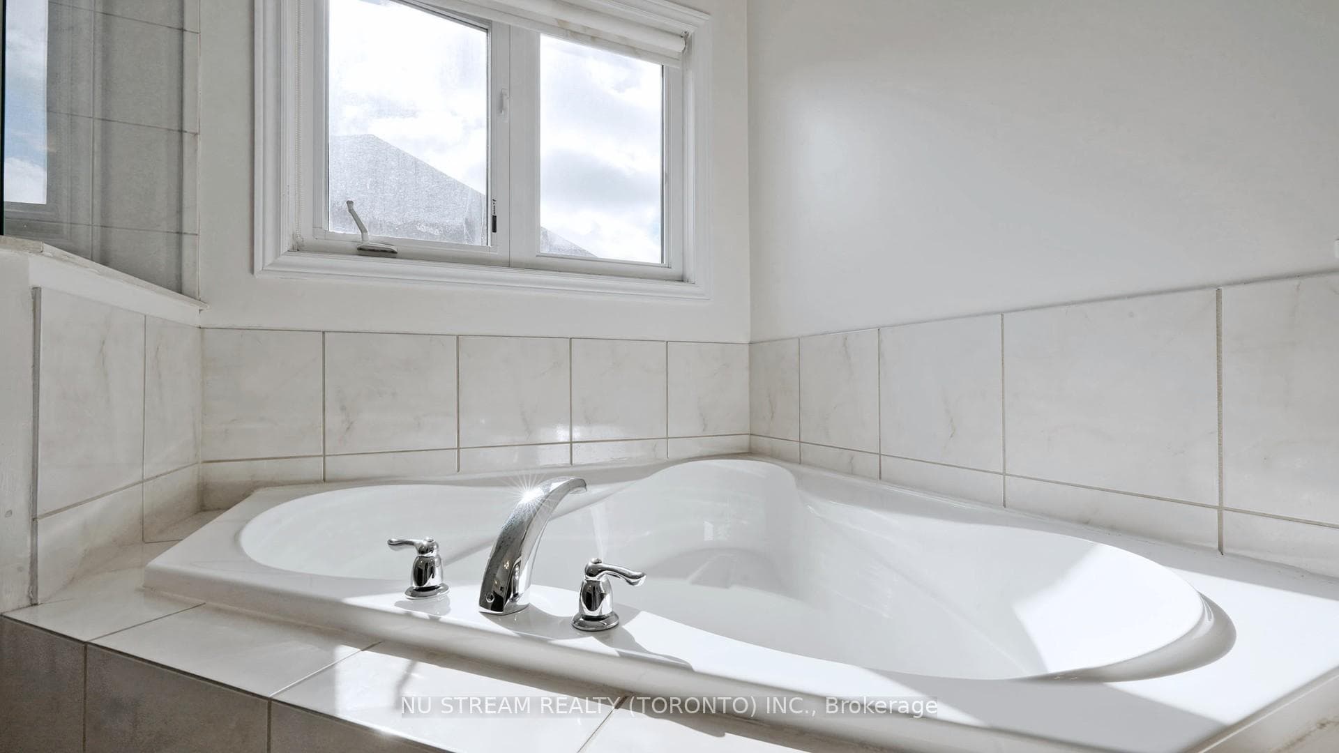 73 Serano Crescent photo 26