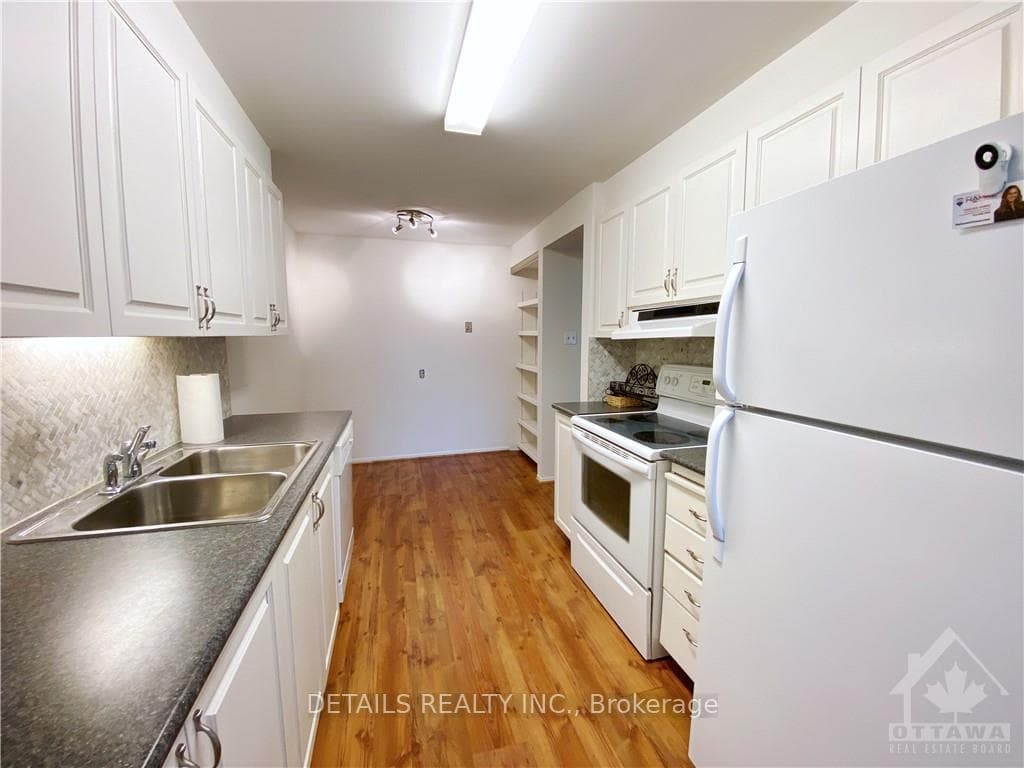 2 CASTLEBROOK Lane Unit D photo 11