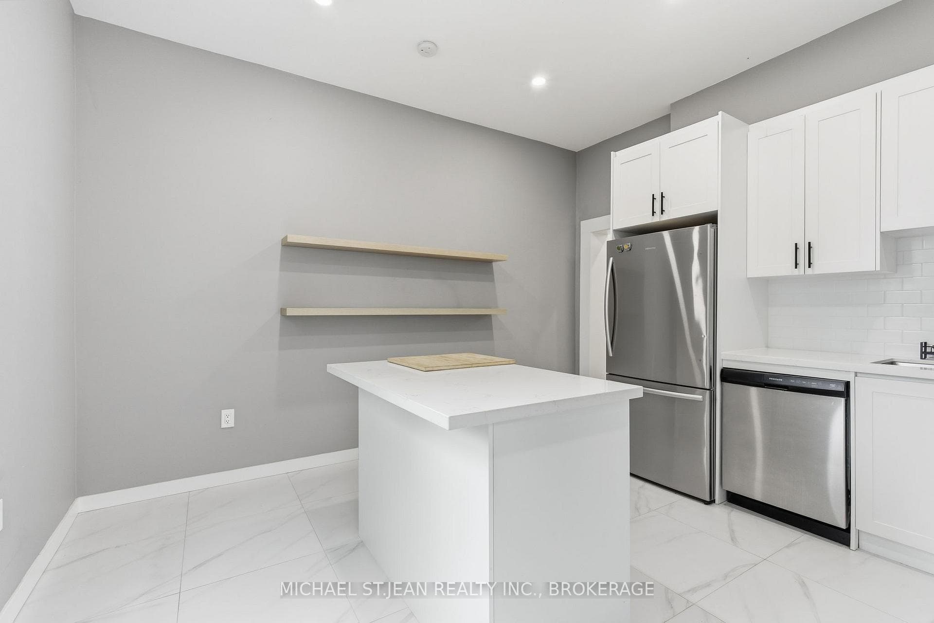 273 Robert Street photo 15
