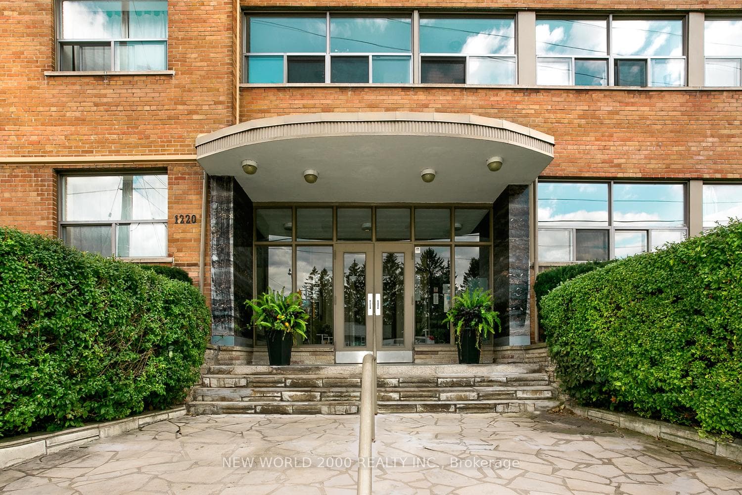 1220 Bayview Avenue Unit 607 photo 13