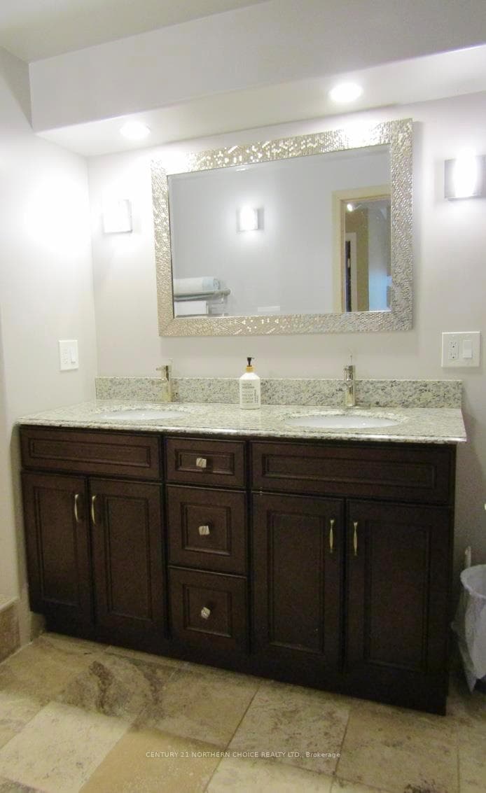 1127 River Road West photo 27