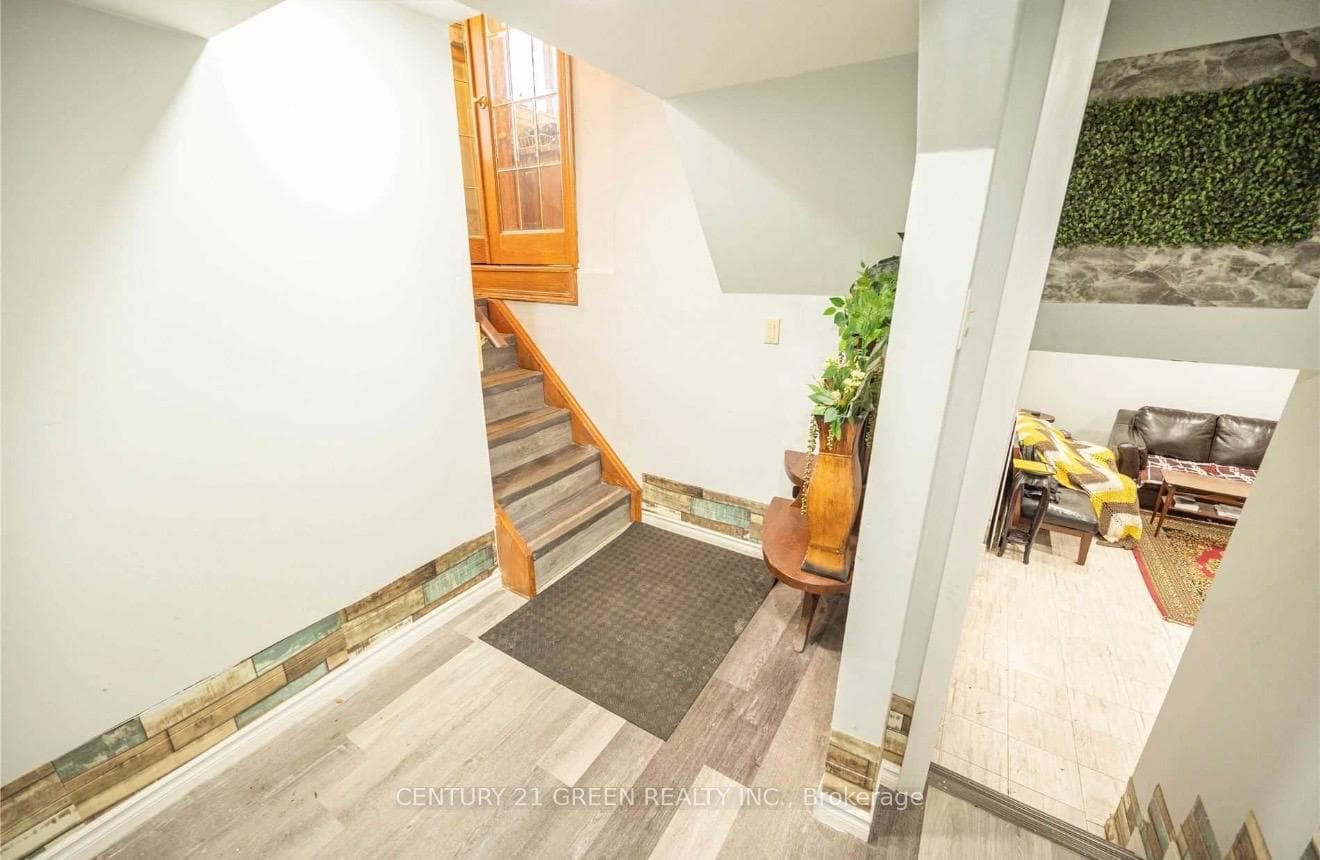 391 ADMIRAL Drive photo 13