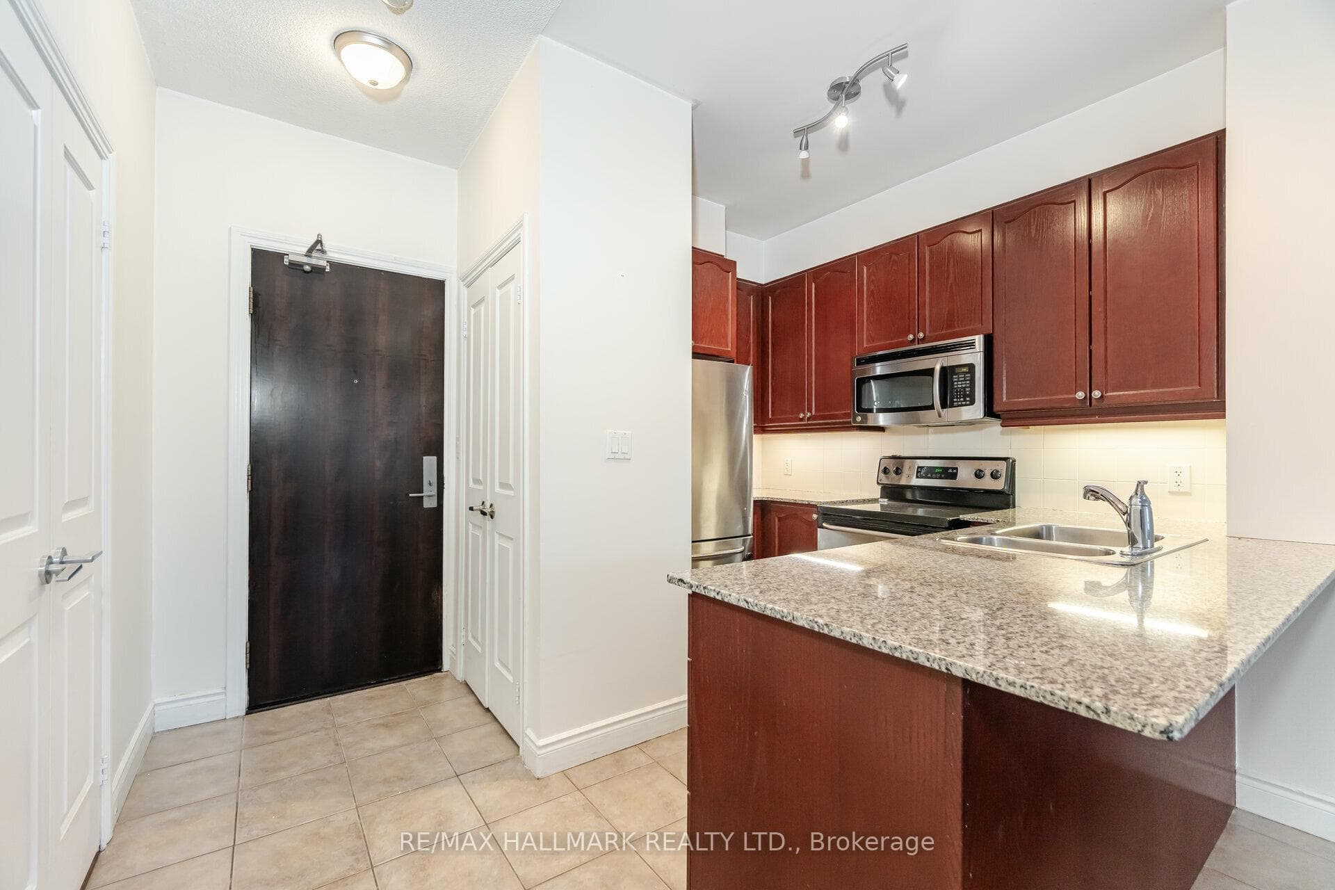 25 Earlington Avenue Unit 104 photo 12