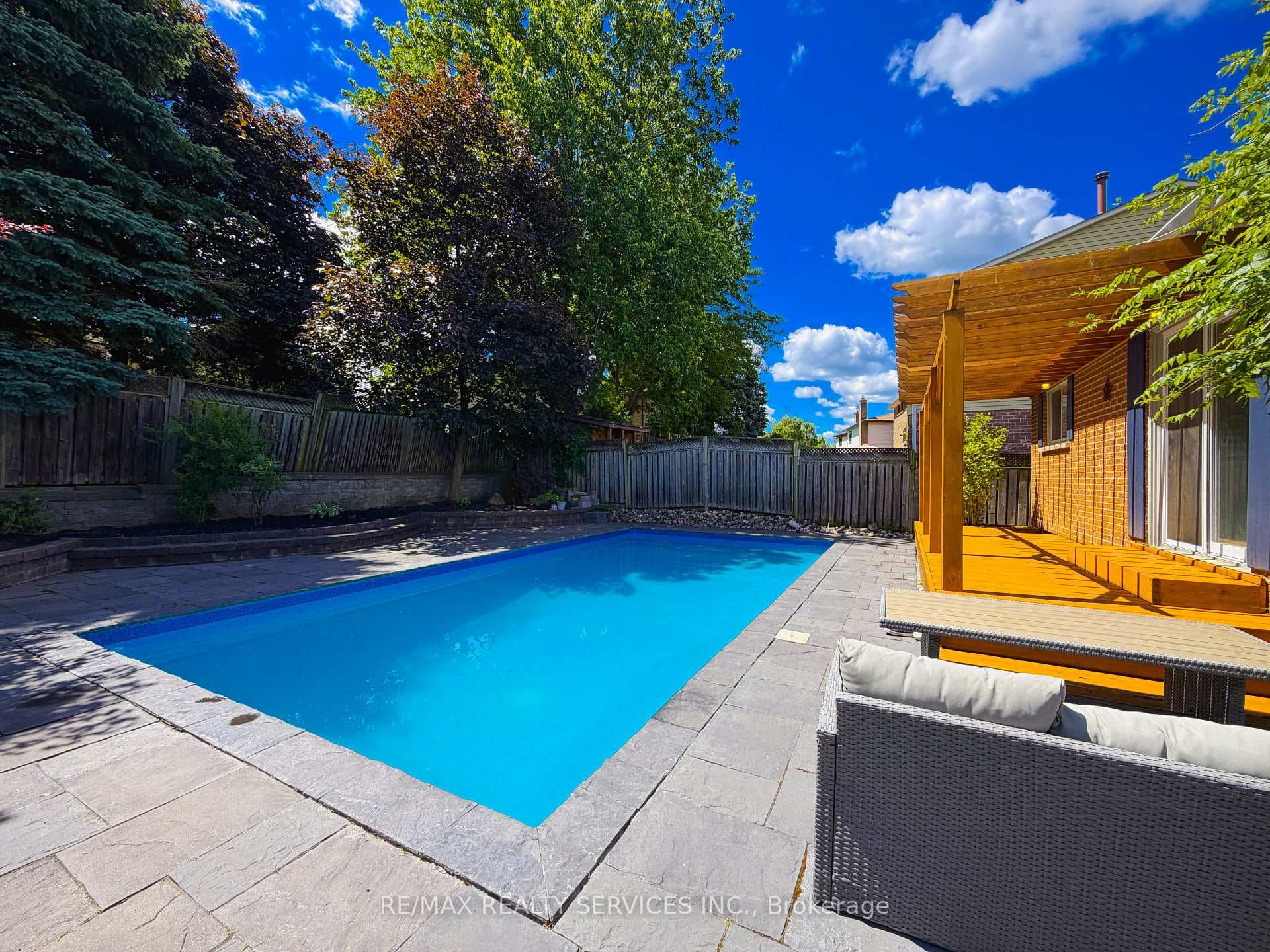238 Laurier Avenue photo 28