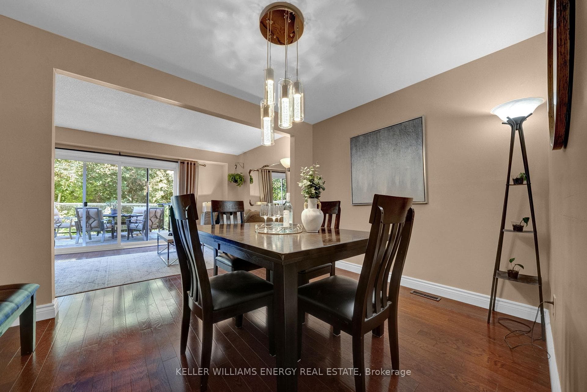 518 Camelot Drive photo 13