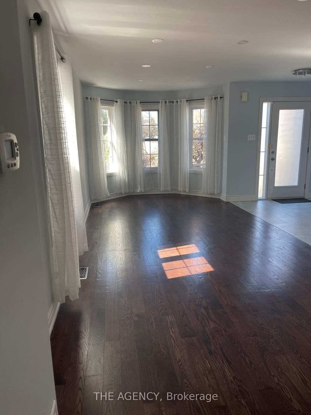 9031 Yonge Street photo 5