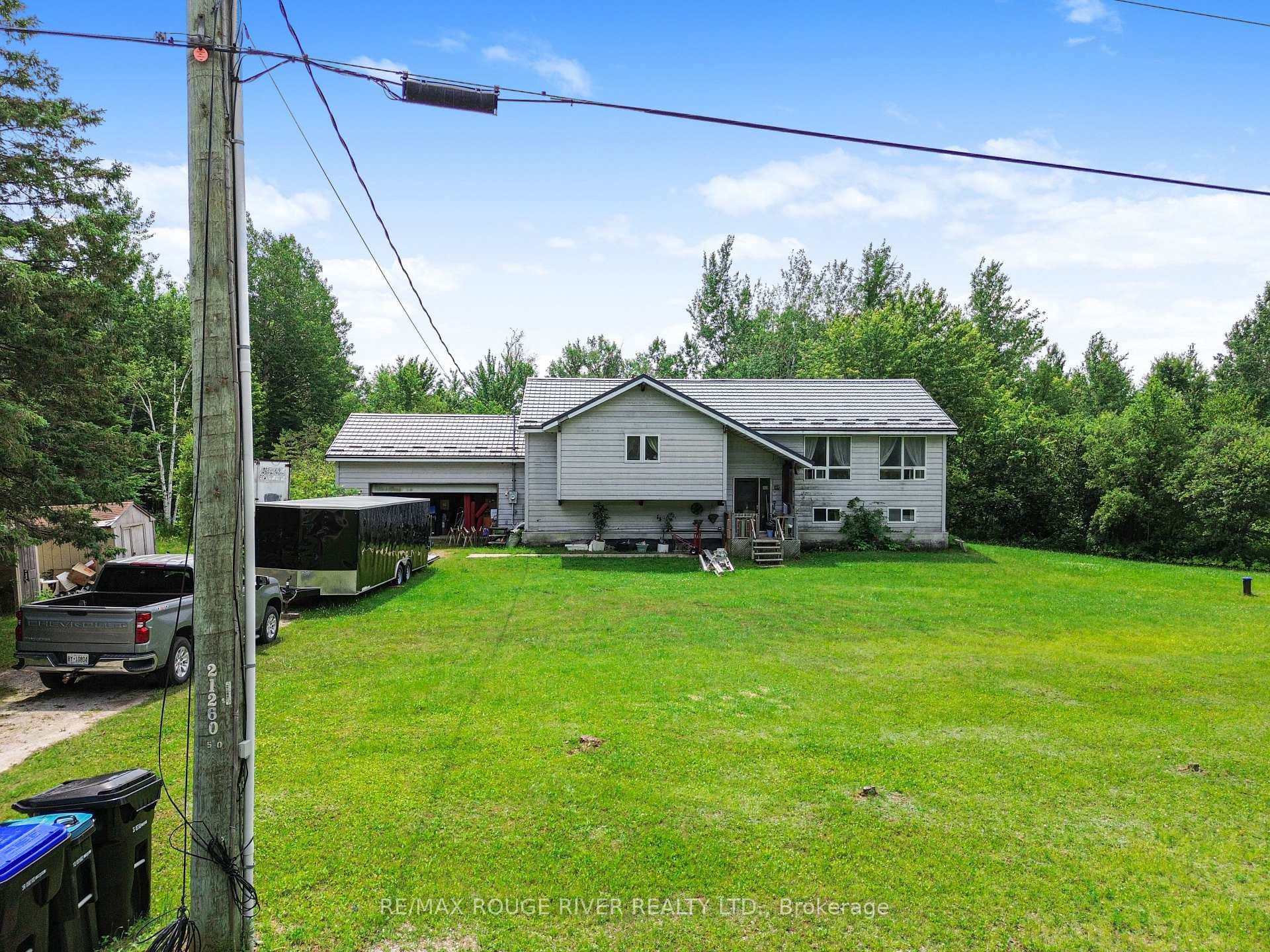 2225 Monck Road photo 1