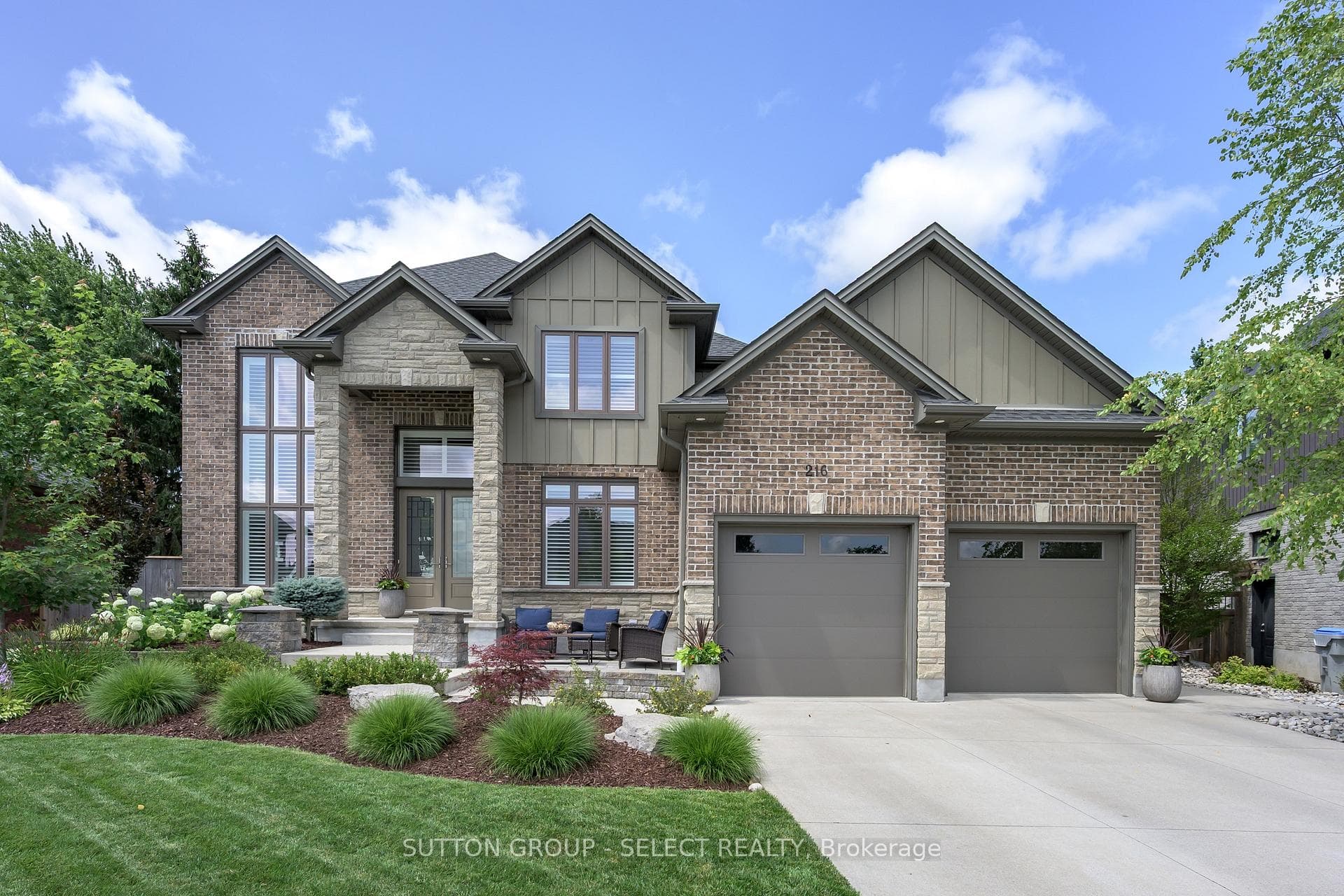 216 Martin Drive photo 1