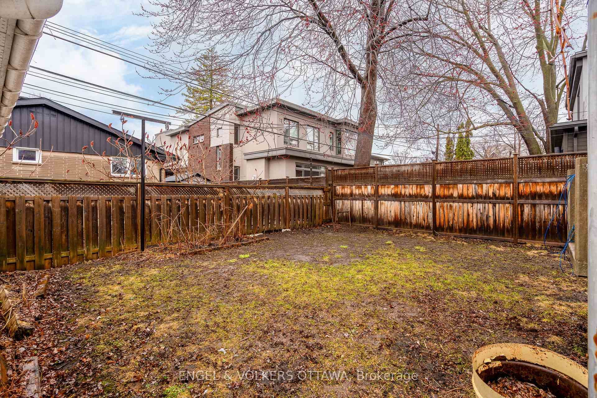 18 Clarendon Avenue photo 42