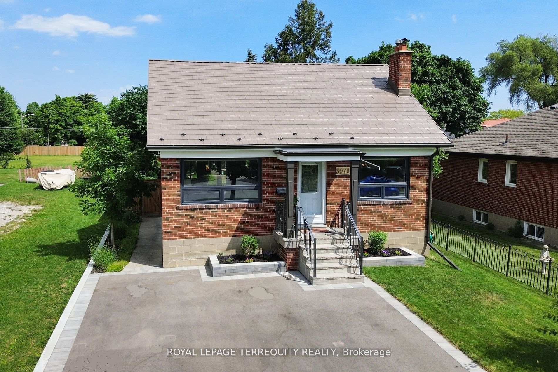 3970 Bloor Street photo 3