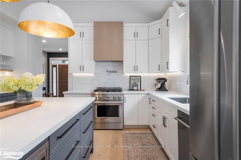 110 MARY Street photo 15