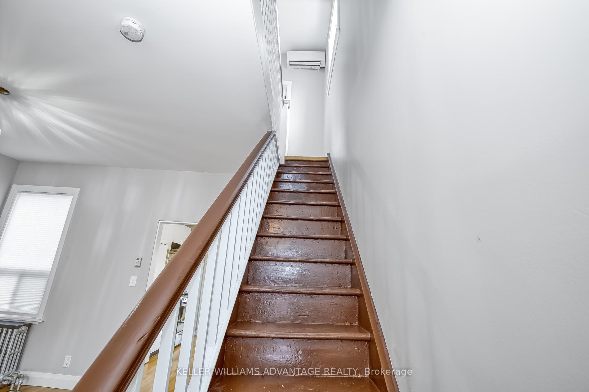 35 Queen Victoria Street Unit Upper photo 12