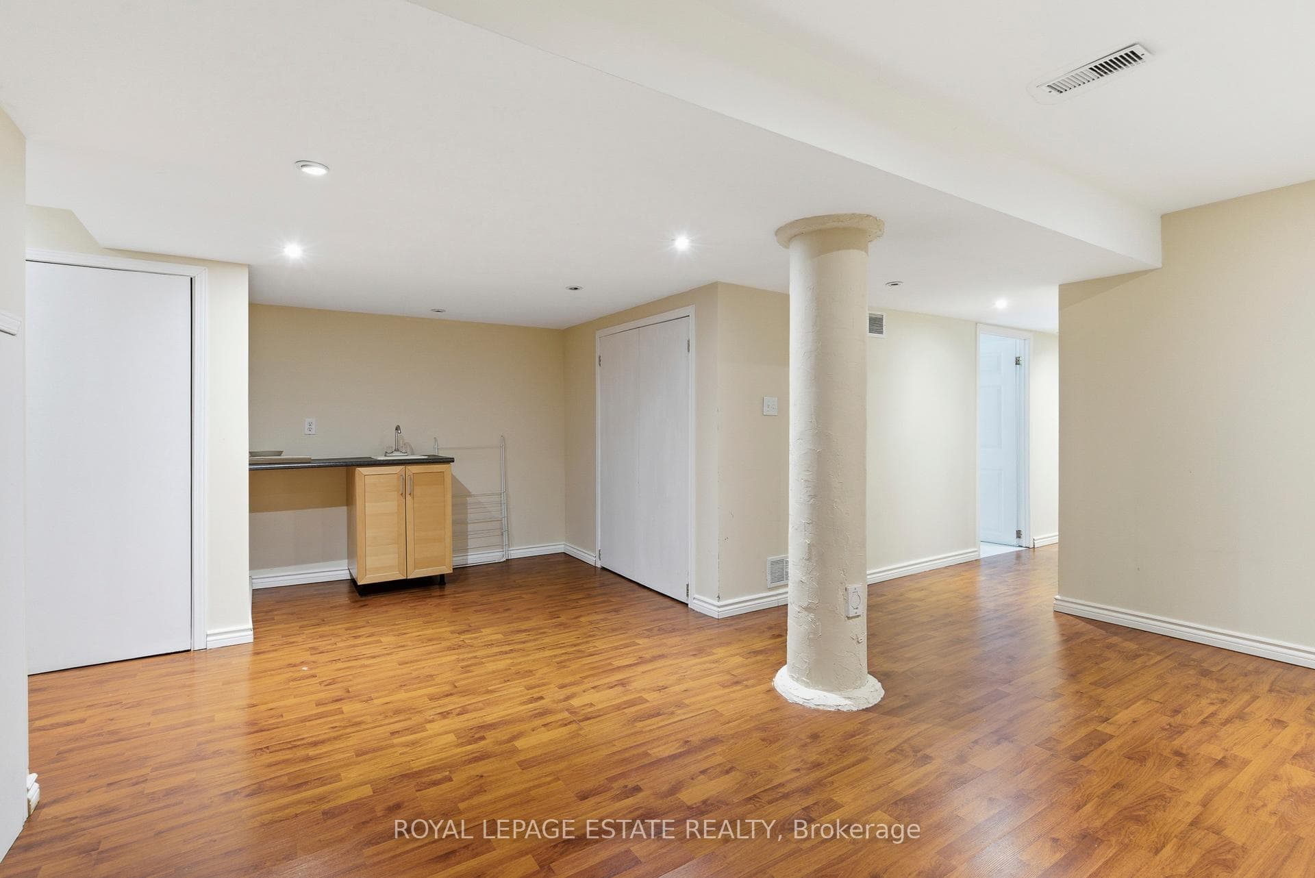 8 Venture Avenue photo 29