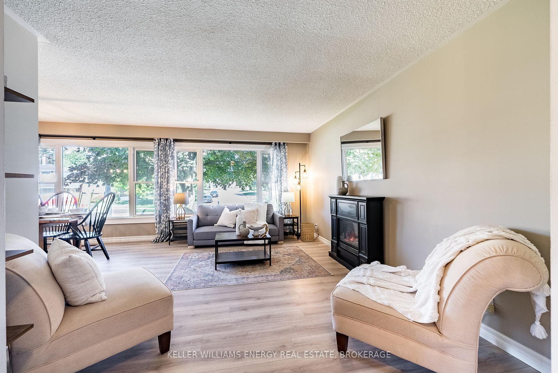565 Carlisle Street photo 4