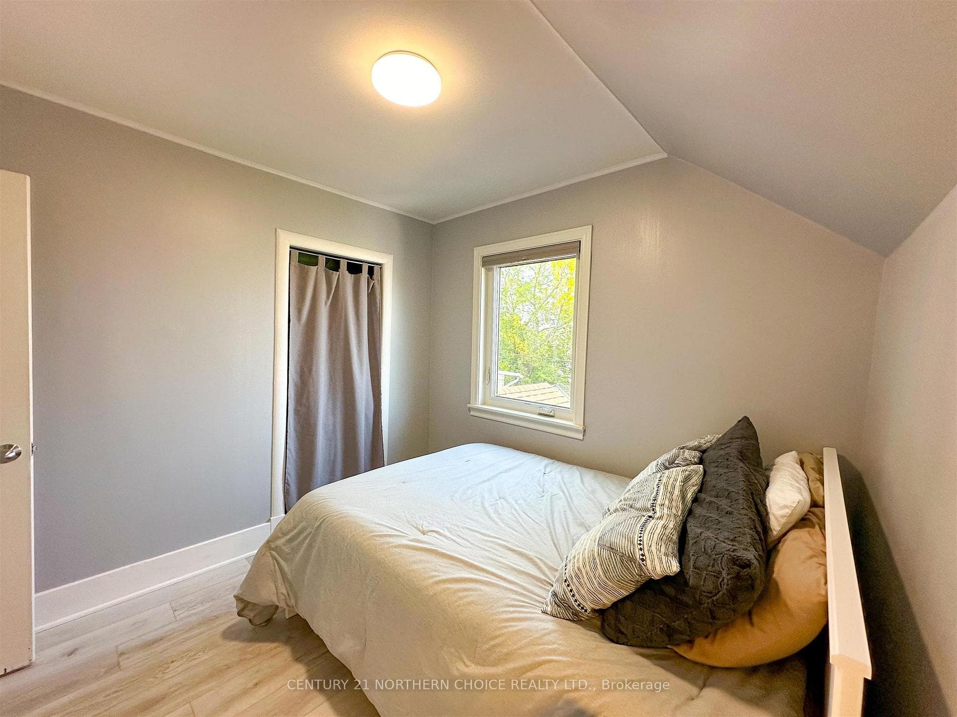 110 Fifth Avenue South photo 22