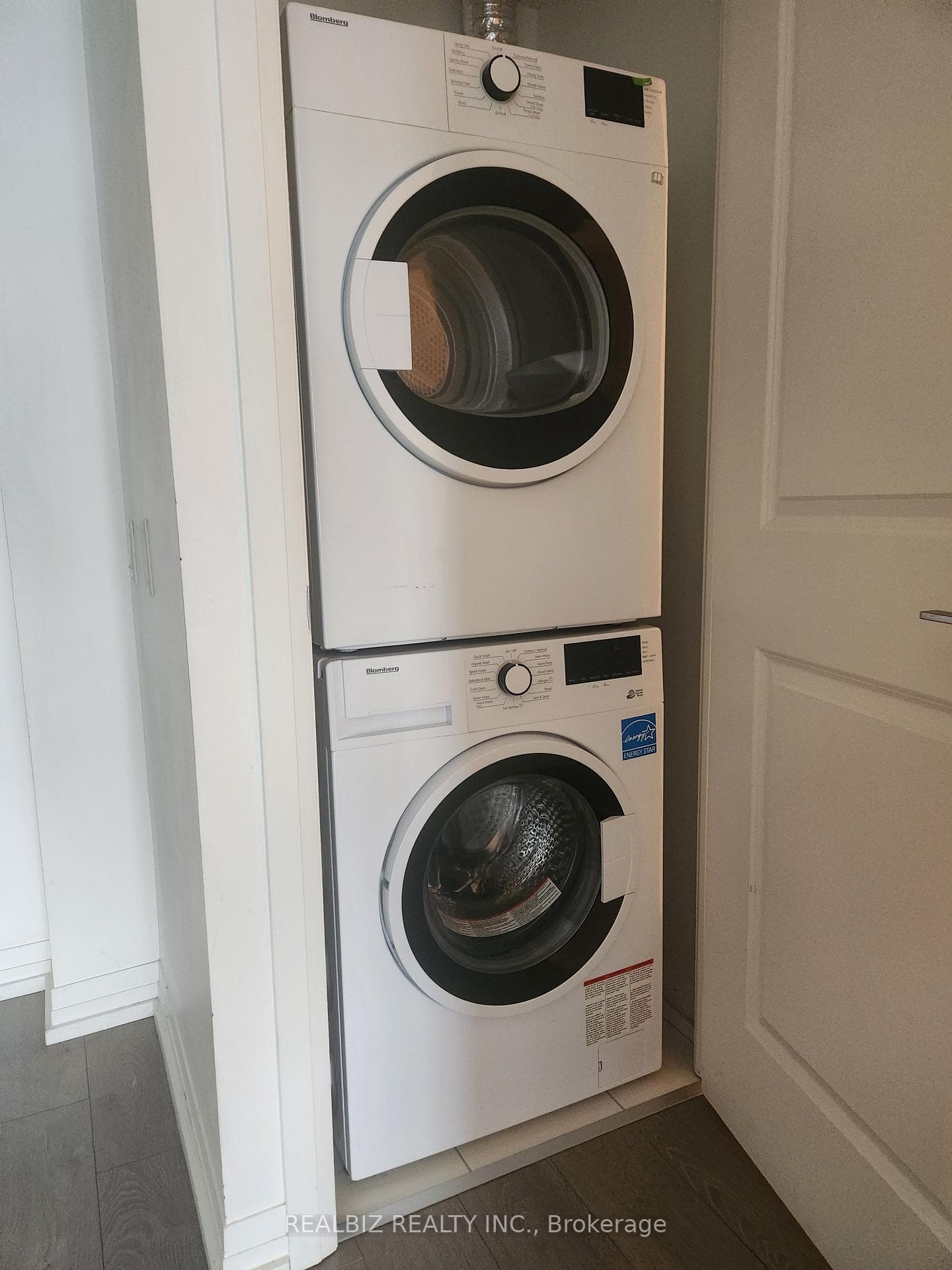 251 Jarvis Street Unit 2401 photo 8