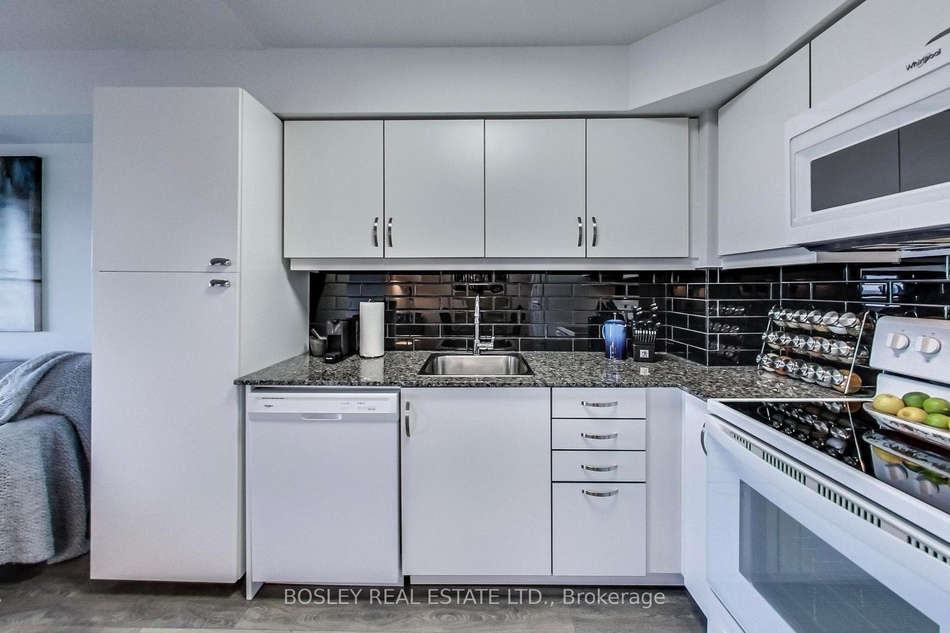 30 Meadowglen Place Unit 2108 photo 12