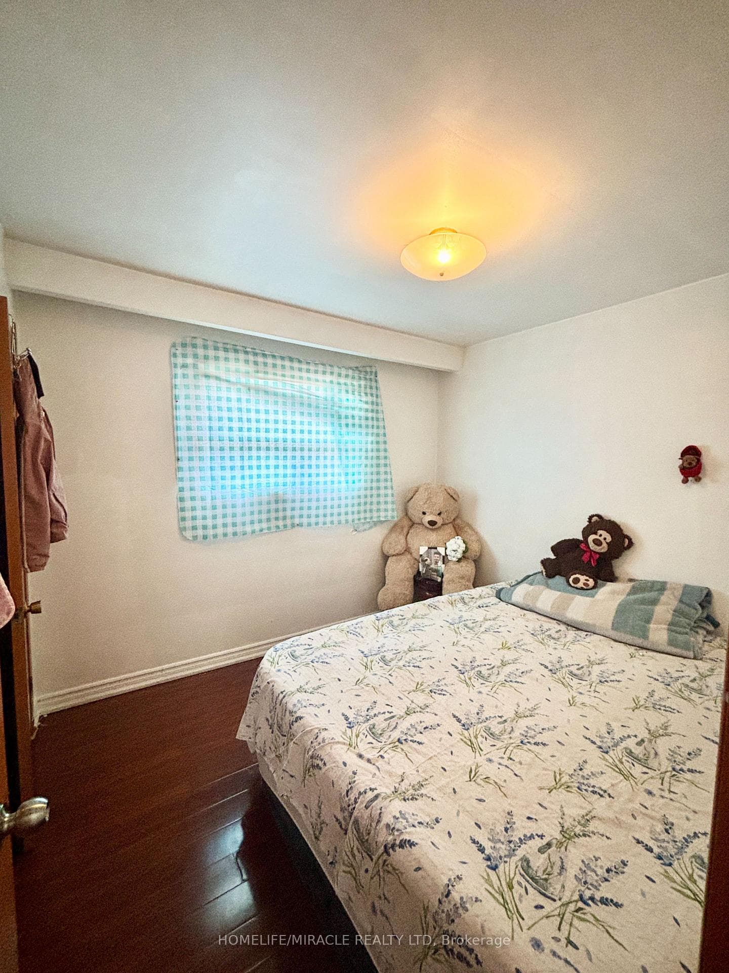 7276 Shallford Road photo 8
