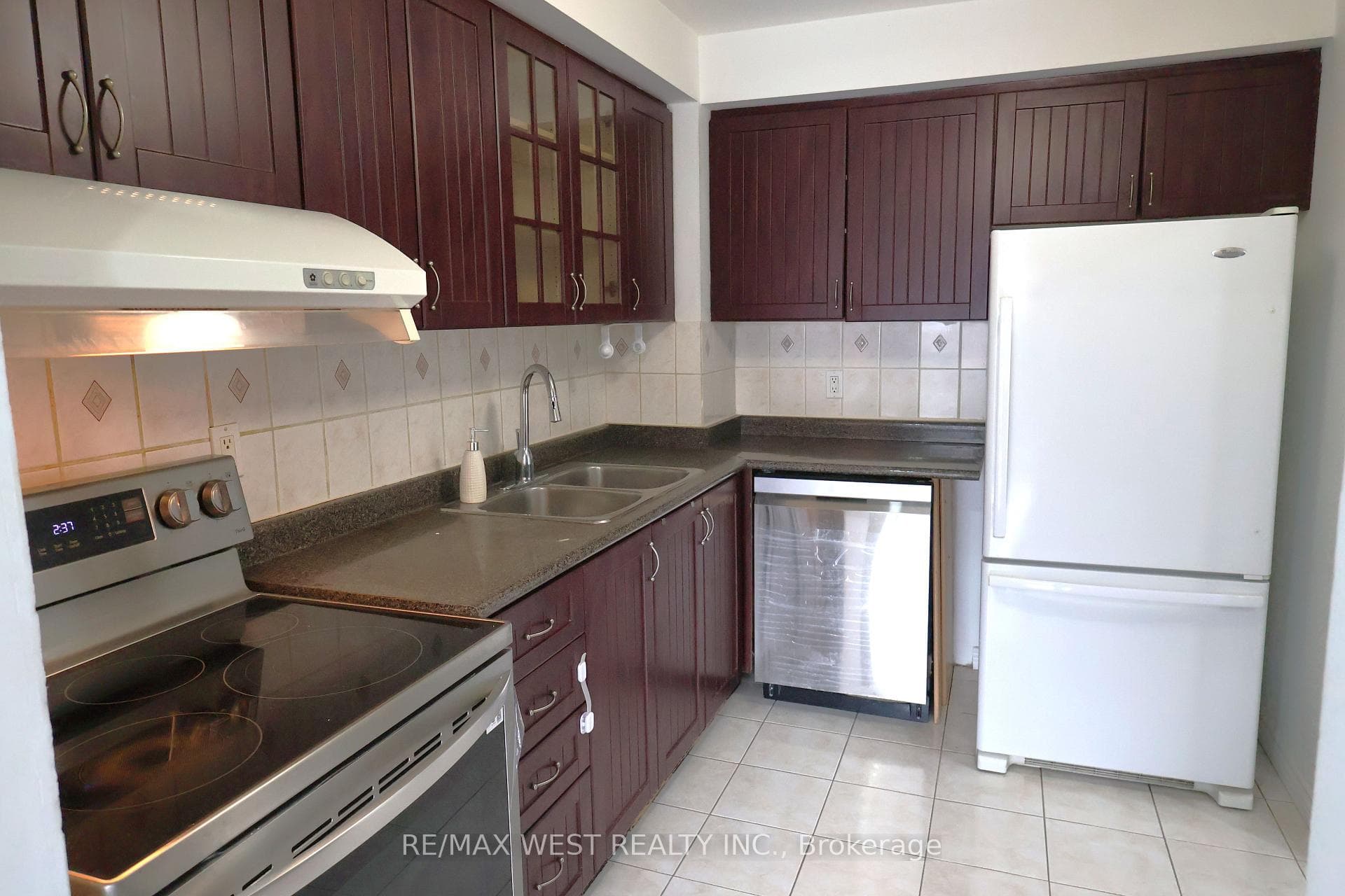 830 Stainton Drive Unit 61 photo 3