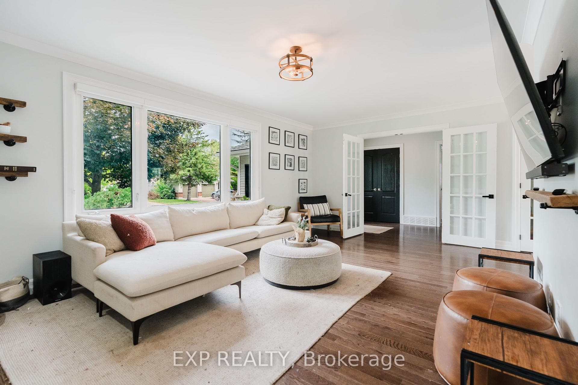 2136 Fillmore Crescent photo 7