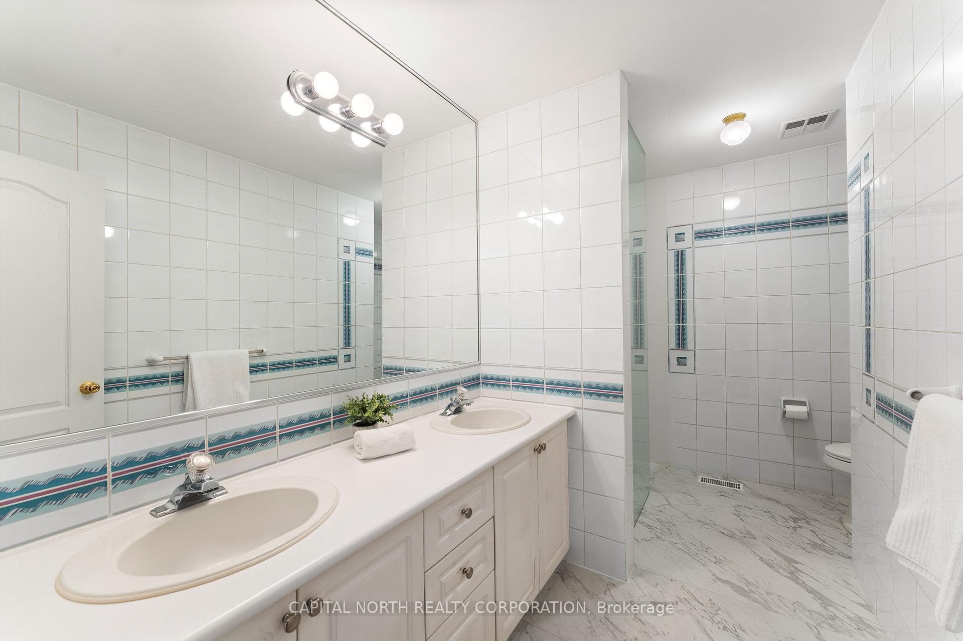 82 Harvester Crescent photo 29