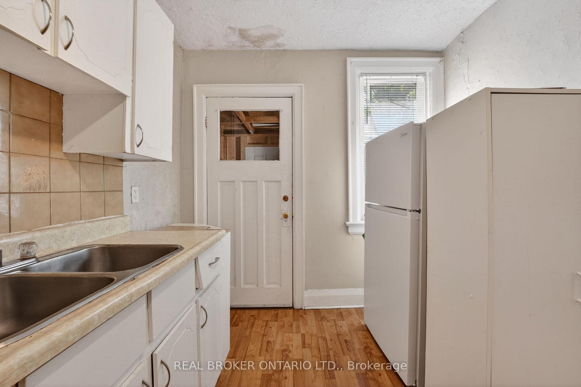 271 Manor Road photo 15