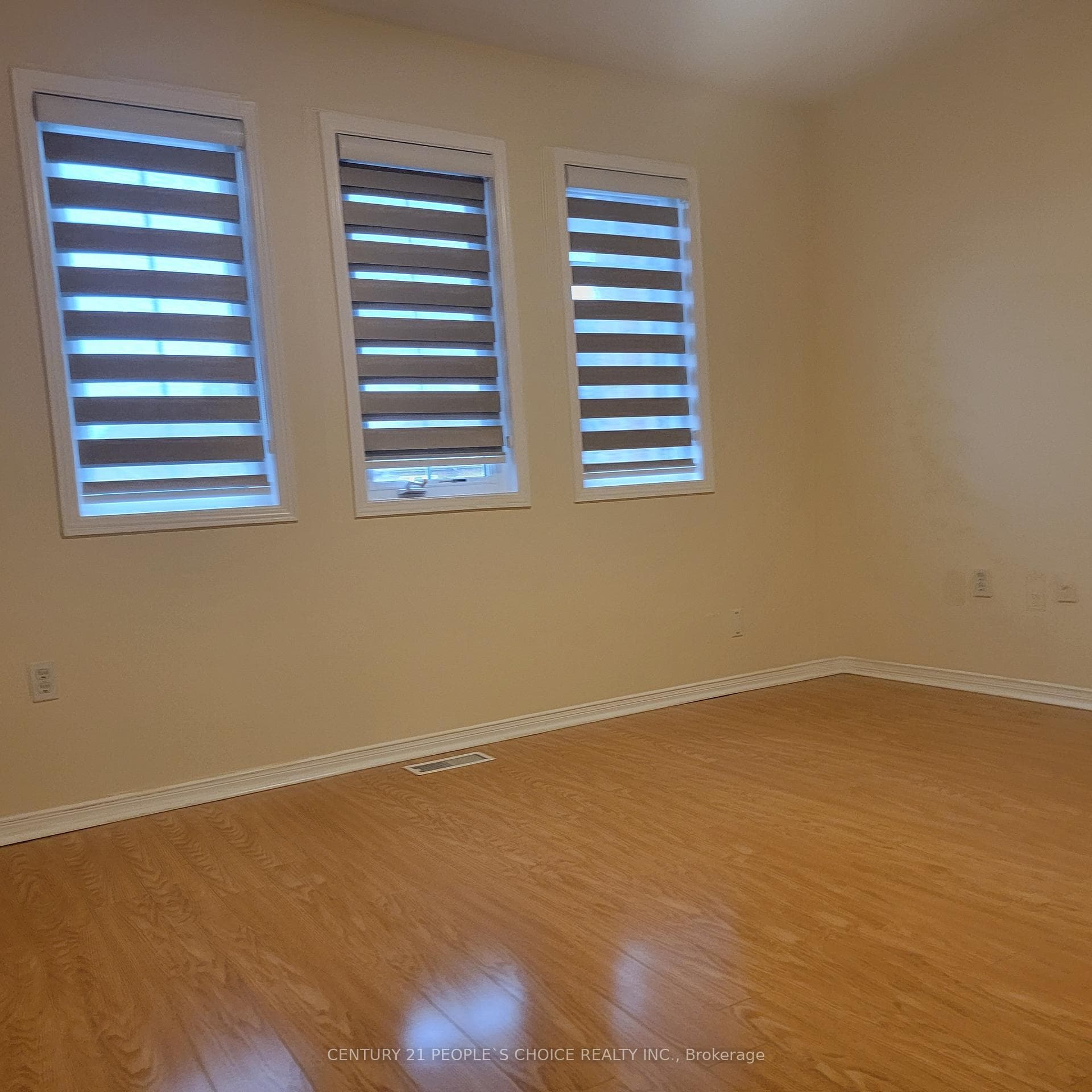 6113 Rowers Crescent photo 9