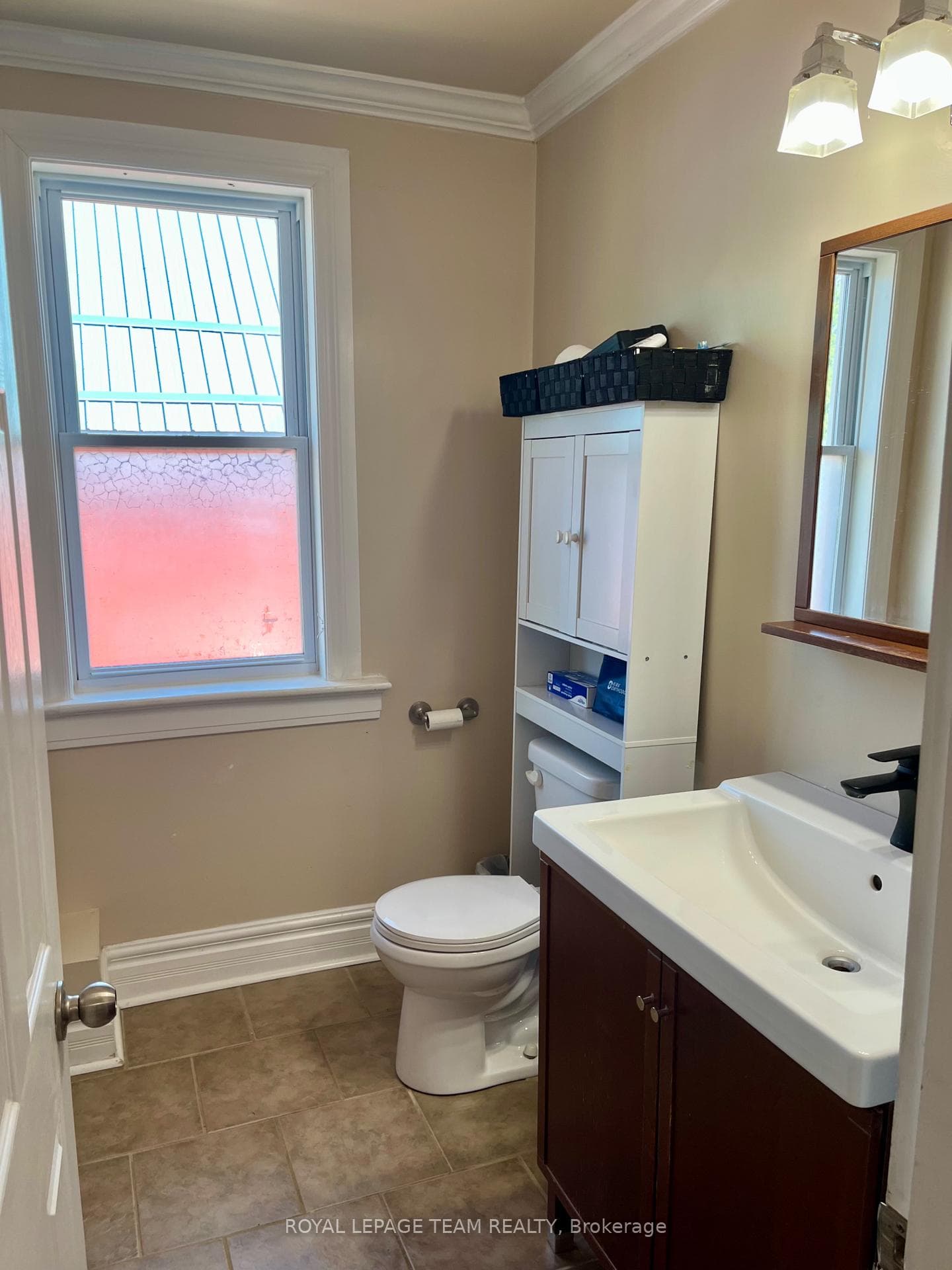 2nd floor 4pc bathroom
