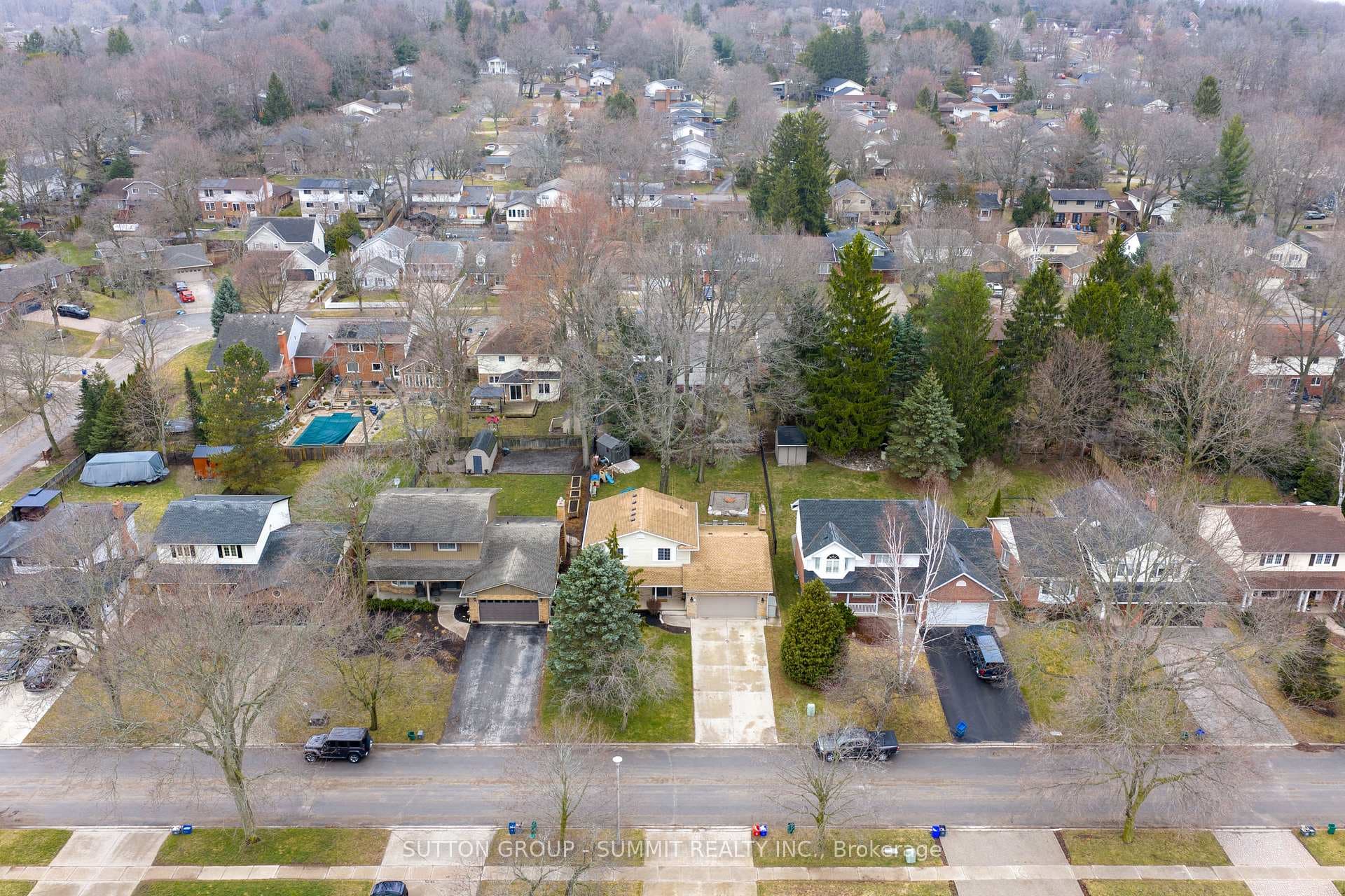 27 MILLBRIDGE Crescent photo 40