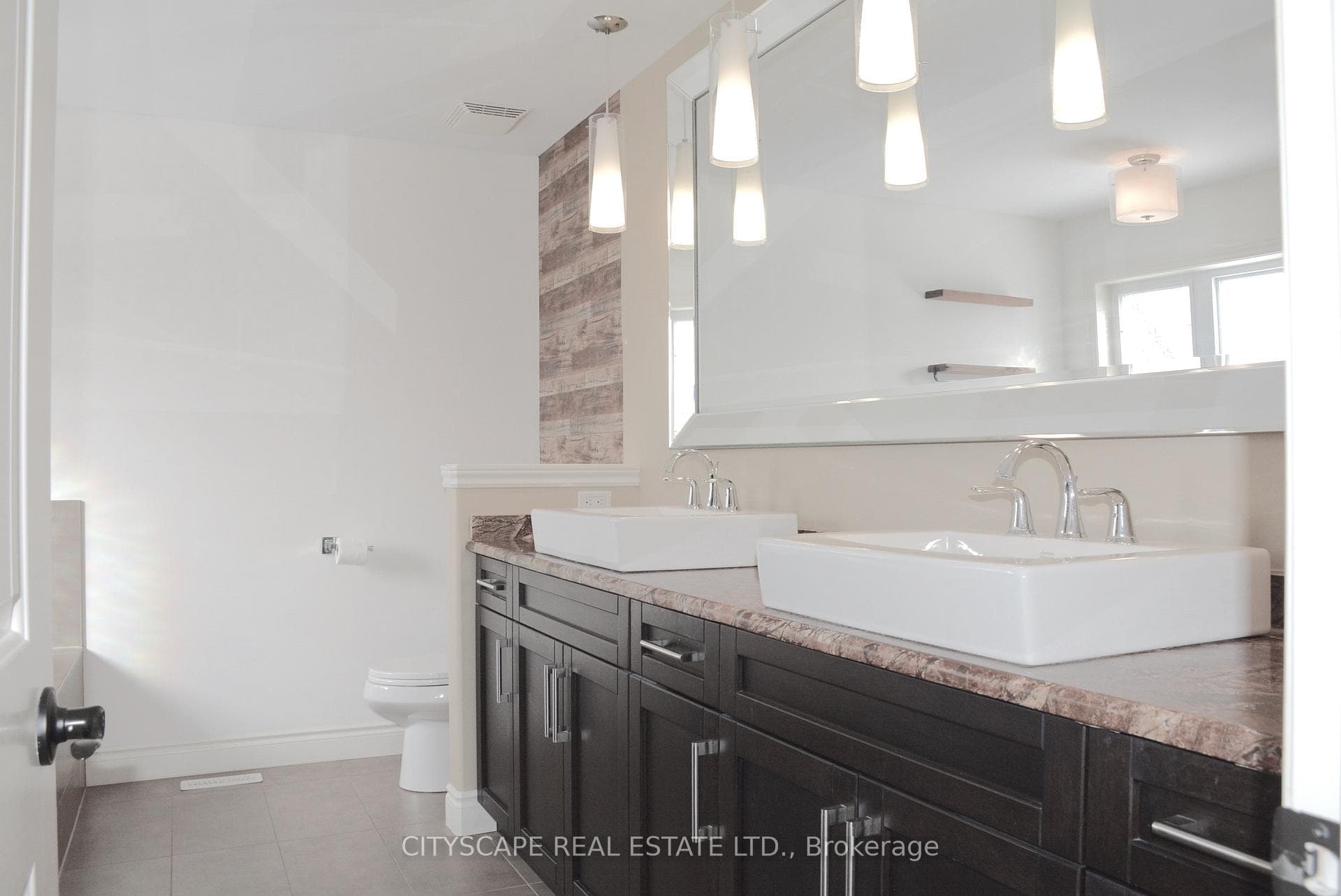 Primary Bedroom Ensuite 5pc Bathroom