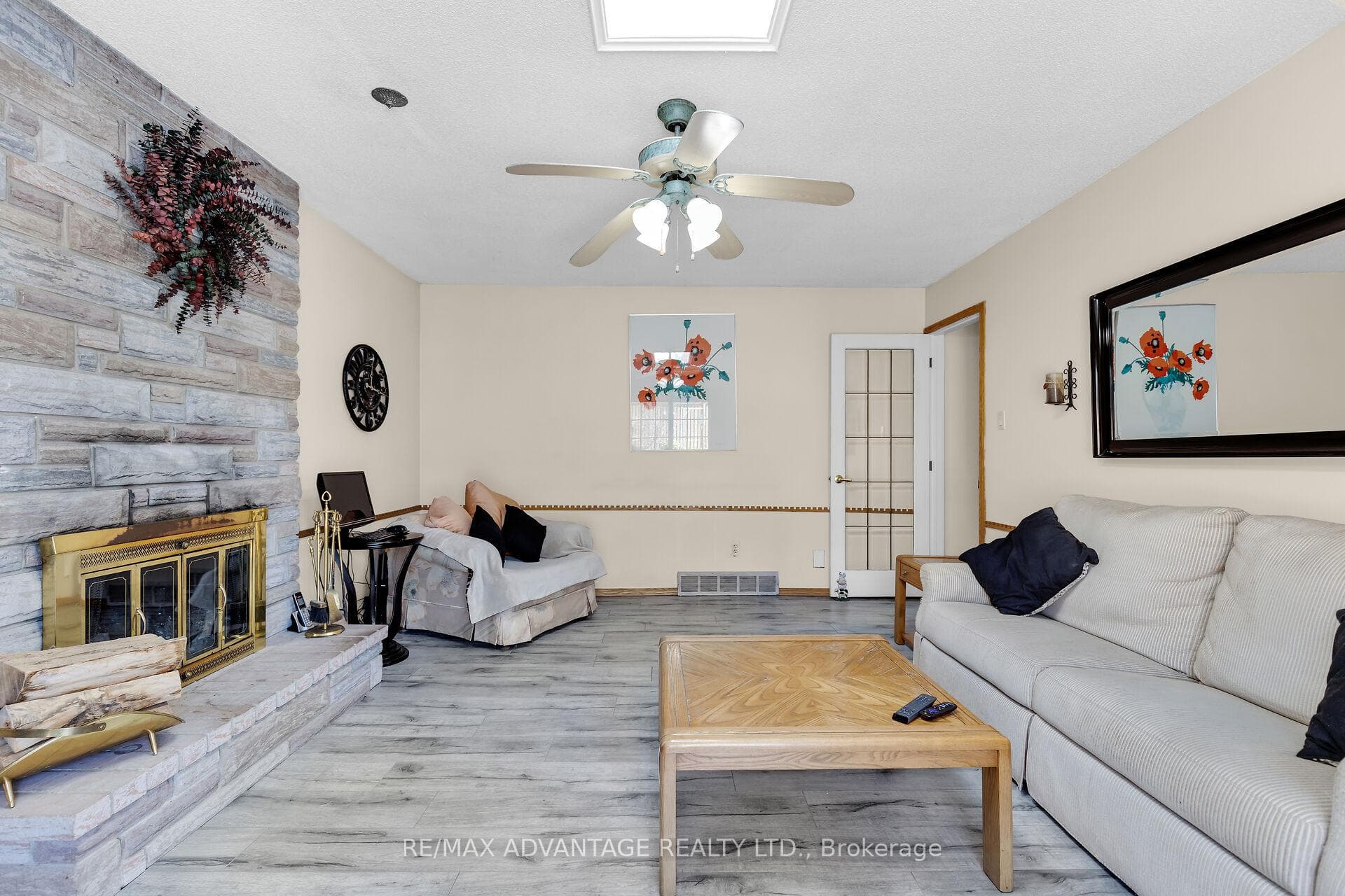 685 CRANBROOK Road photo 18