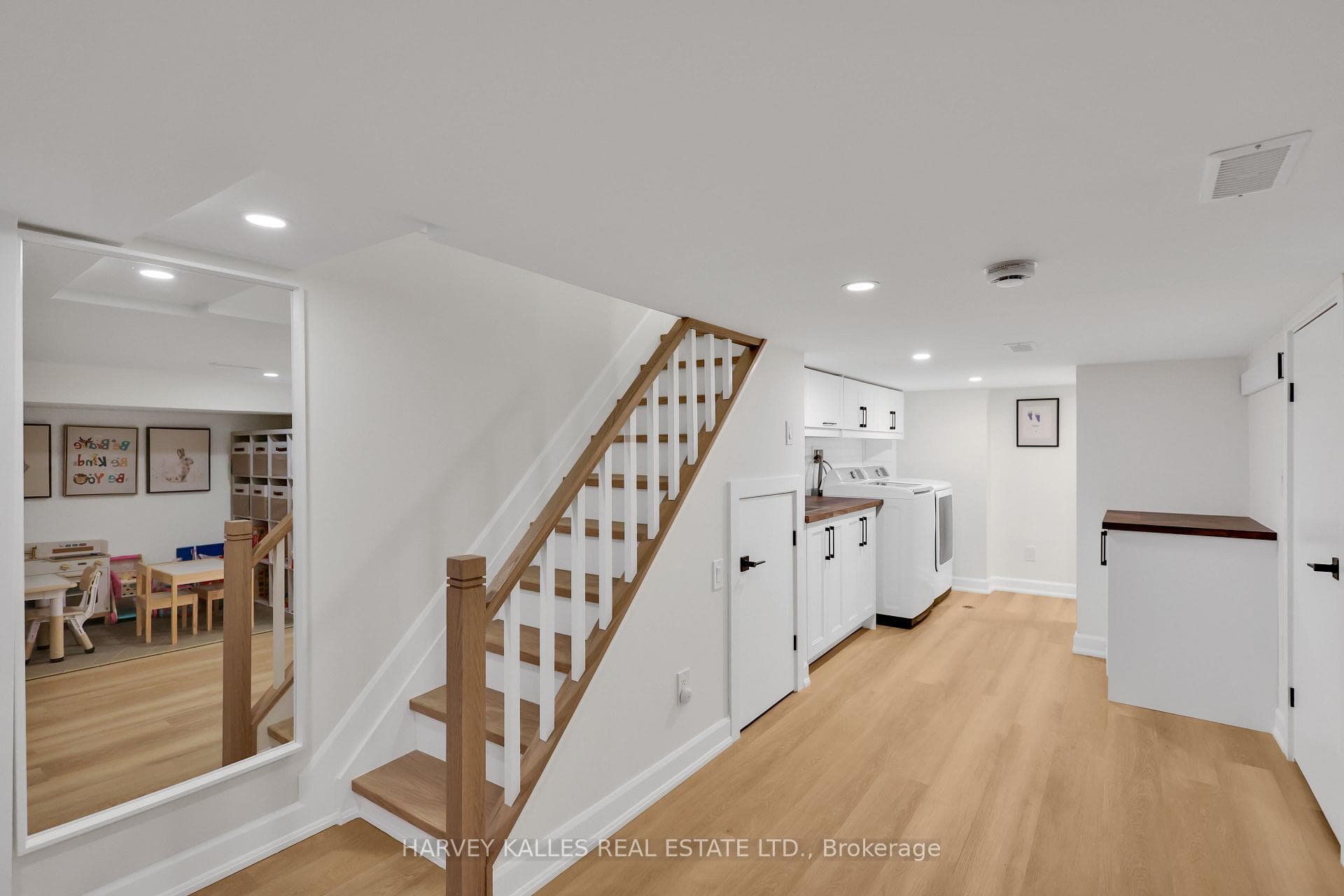 99 Atlas Avenue photo 25