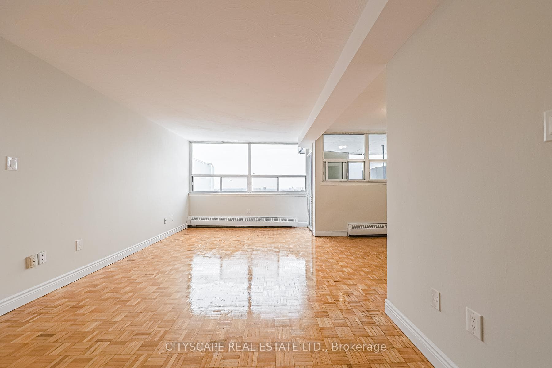 1442 Lawrence Avenue Unit 812 photo 4