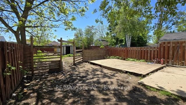 629 Brown Street photo 21