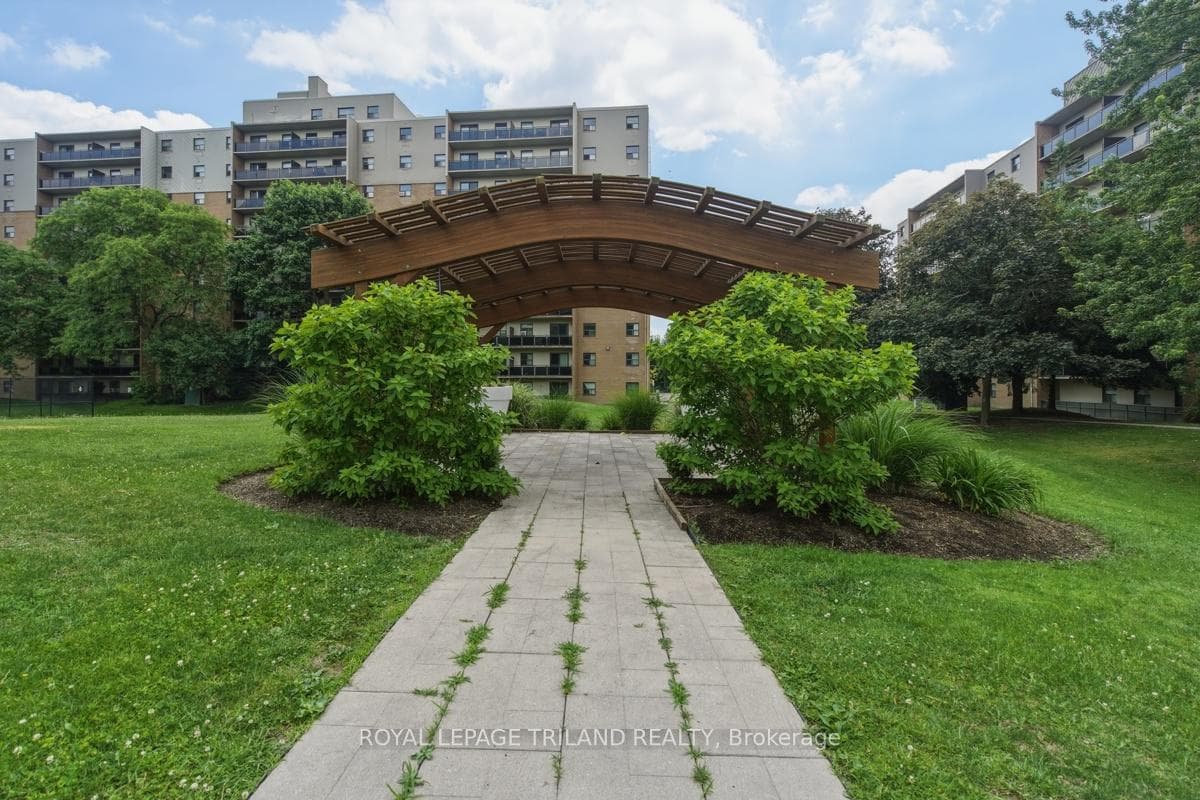 931 Wonderland Road Unit 312 photo 31