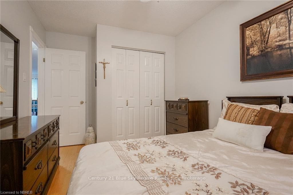 725 KING Street photo 18